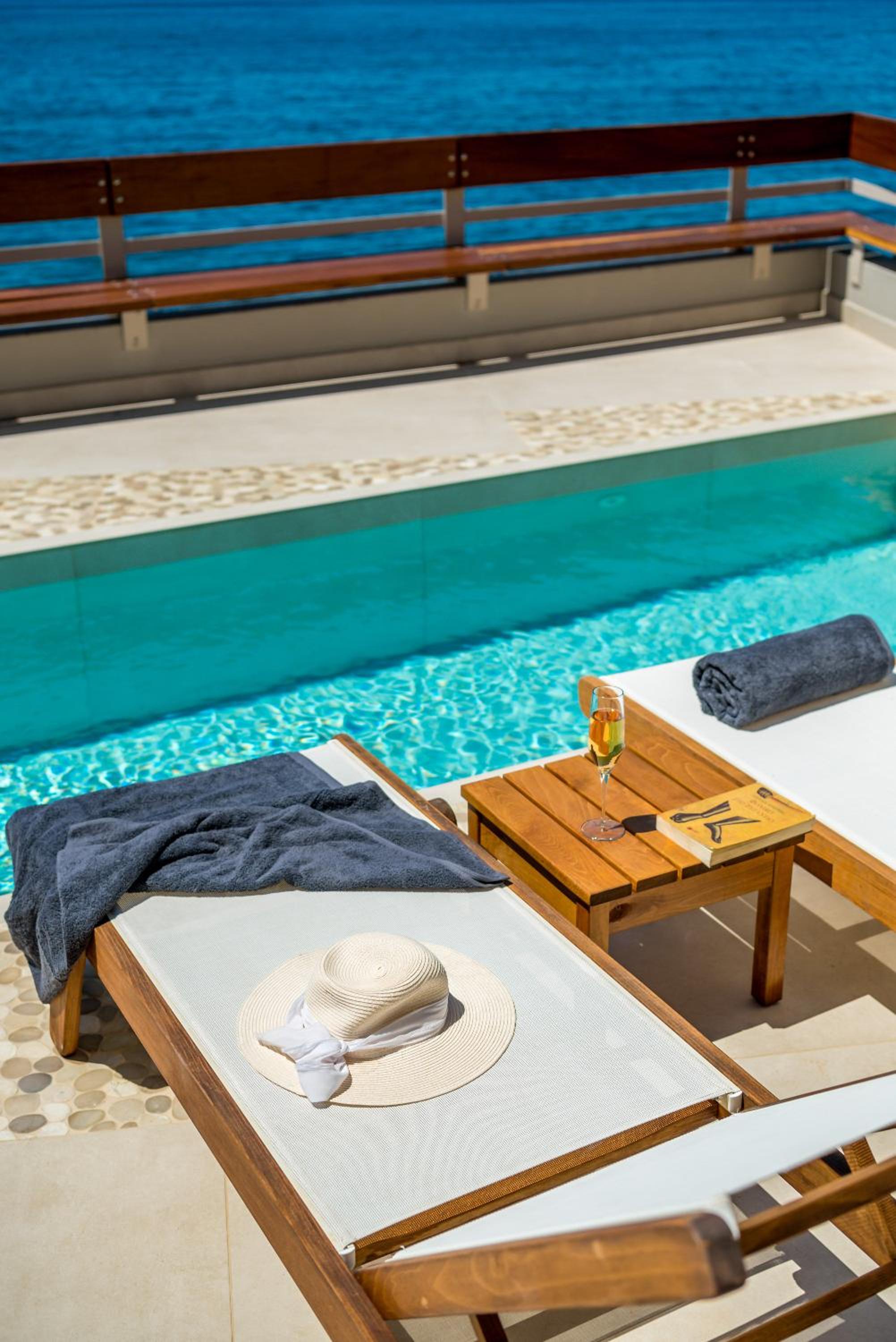 Kormoranos-Hydrobates Waterfront Villa