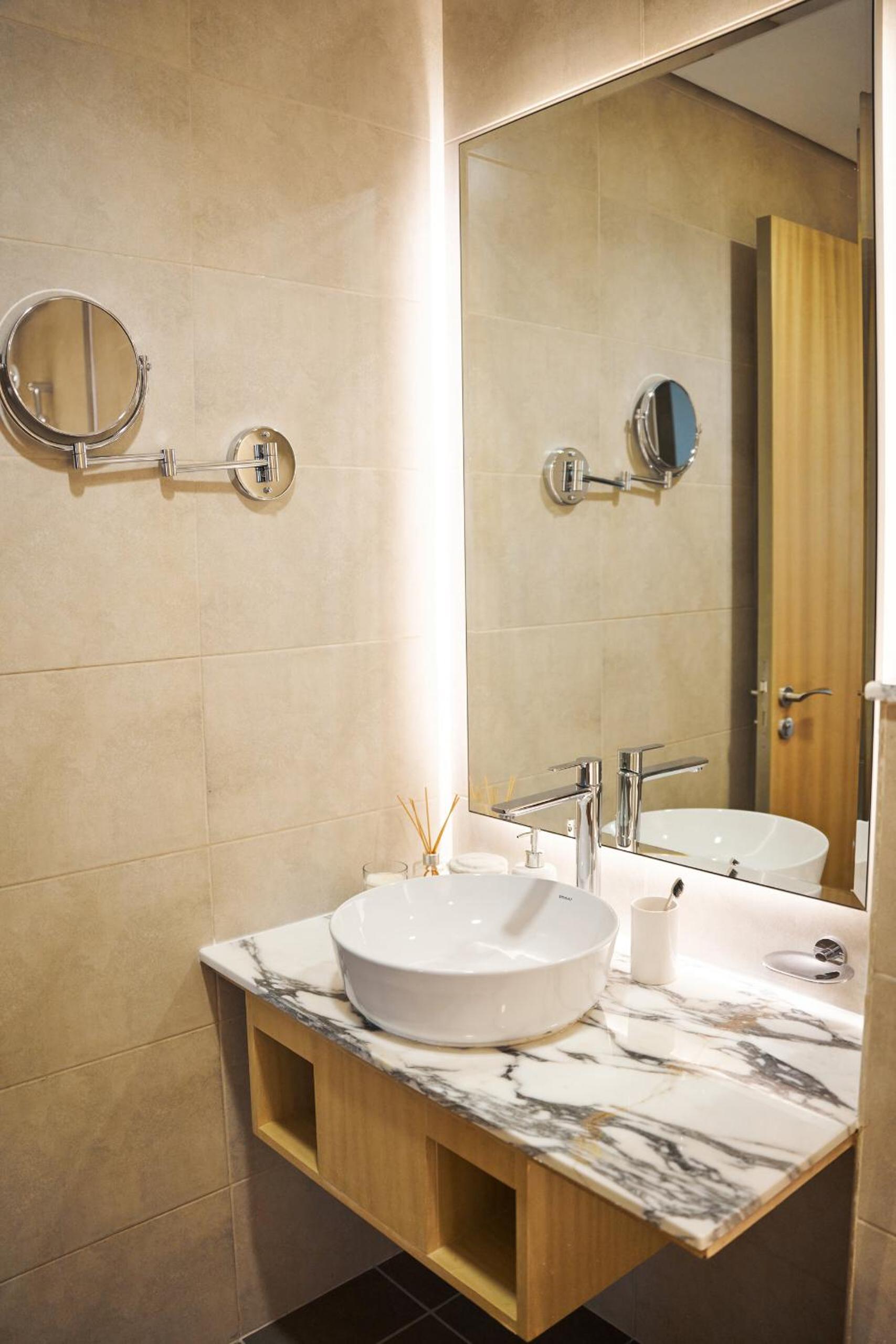 Luxury 58th Floor Seaview 2BR - Paramount Midtown - 6 Guests - 64F Pool Access & Burj View