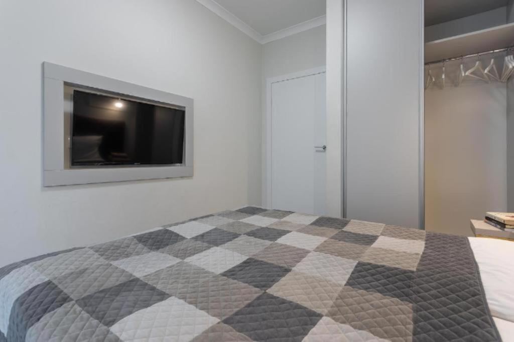 Urban Chic - Mennica Residence Luxury Stay for 10 Guests in Central Warsaw