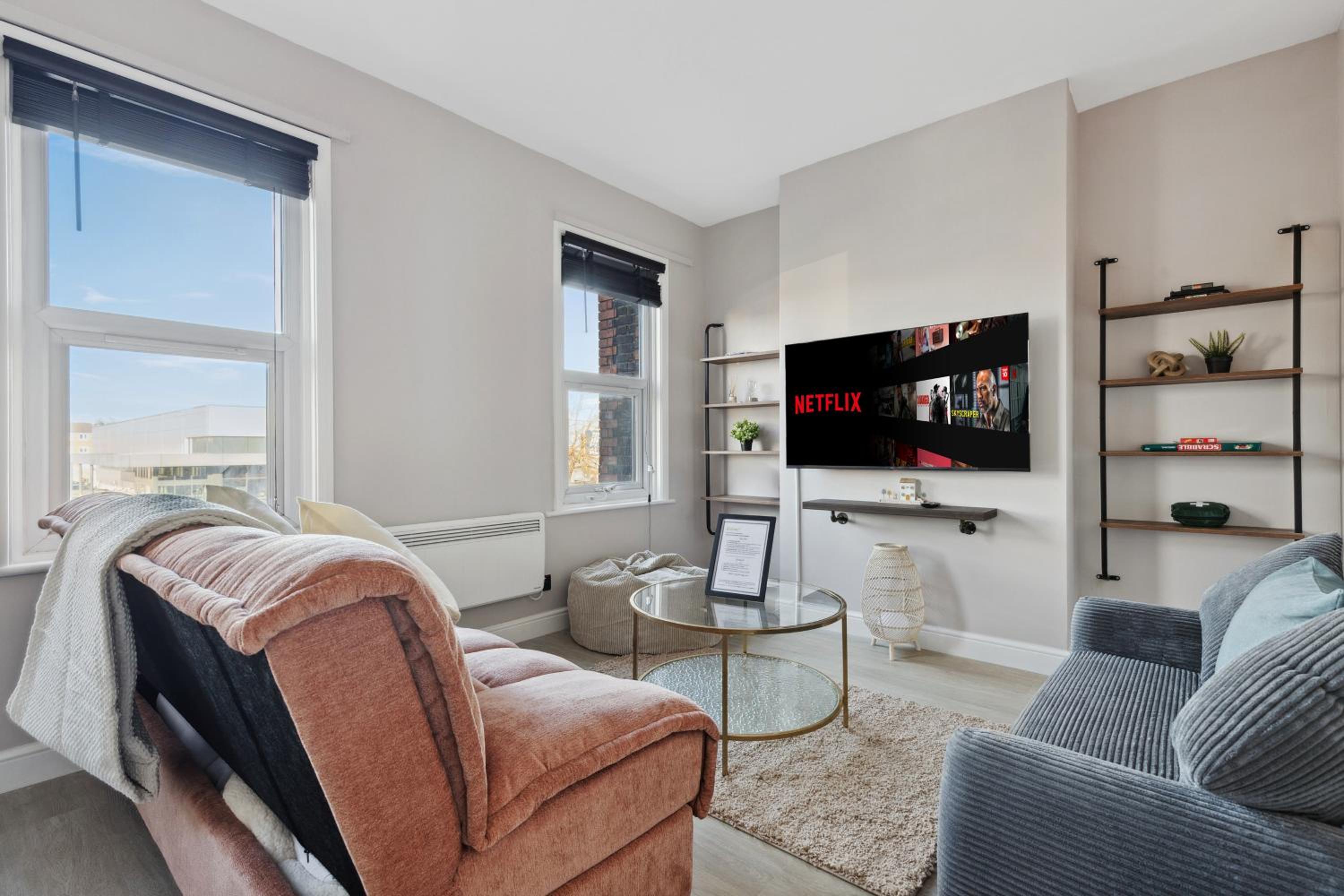 2 Bedroom Cosy London Cottage Flat