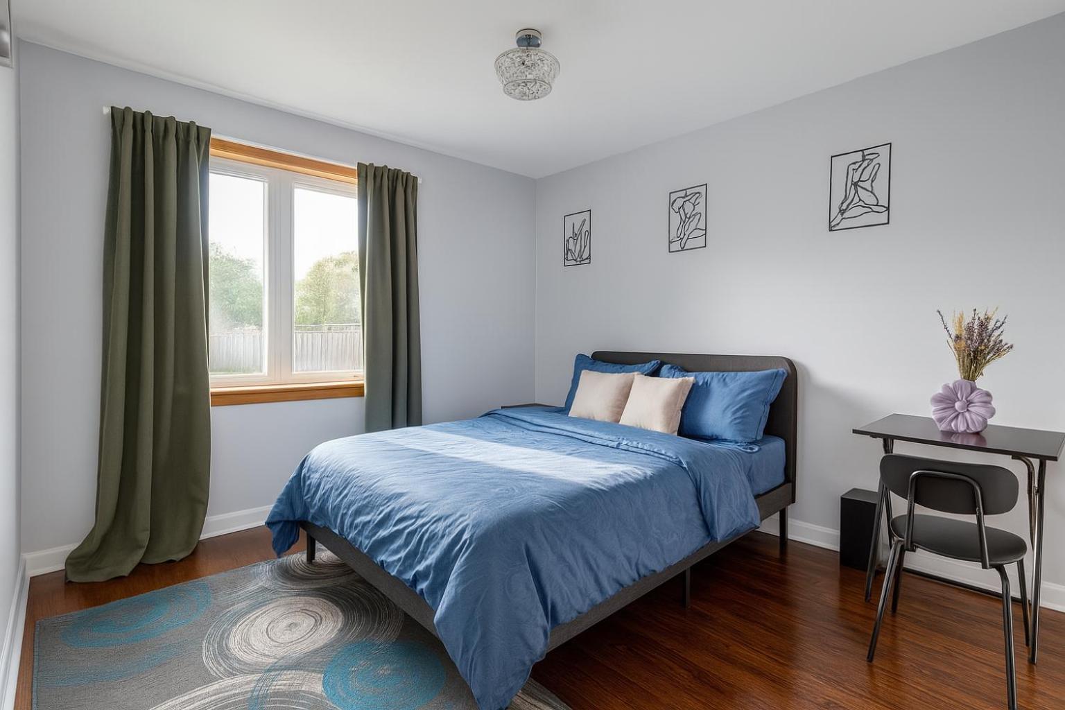 Newly Renovated 3BR North York Bungalow with Backyard Patio & Volleyball Set! Close to Rogers Stadium, TTC Subway Access, Perfect for Family Travel, Group 