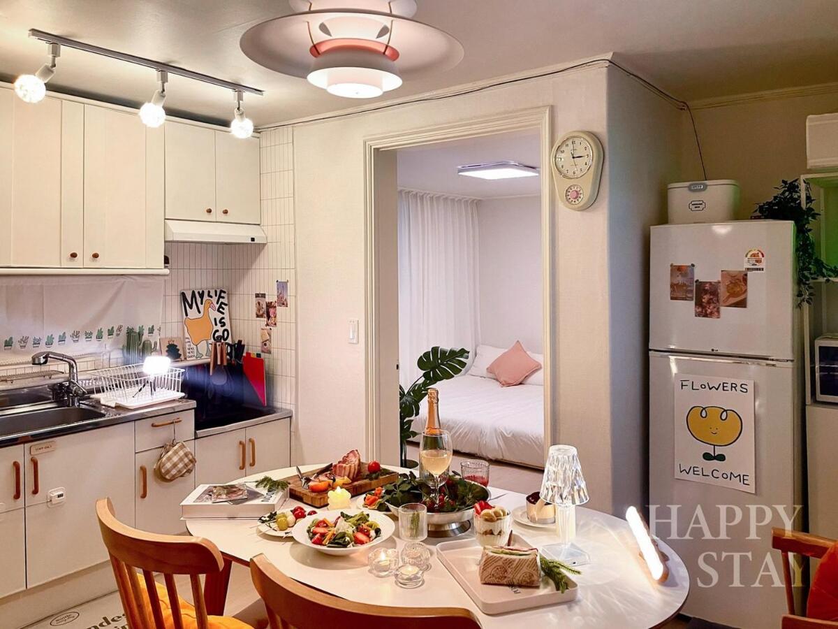 HAPPY STAY in seoul near kspo dome, #LotteTower #FreeParking #7NightsAirportPickup #GroupStay #DDP #Jongno #6PeopleAccommodation #8MinFromDunchonStation