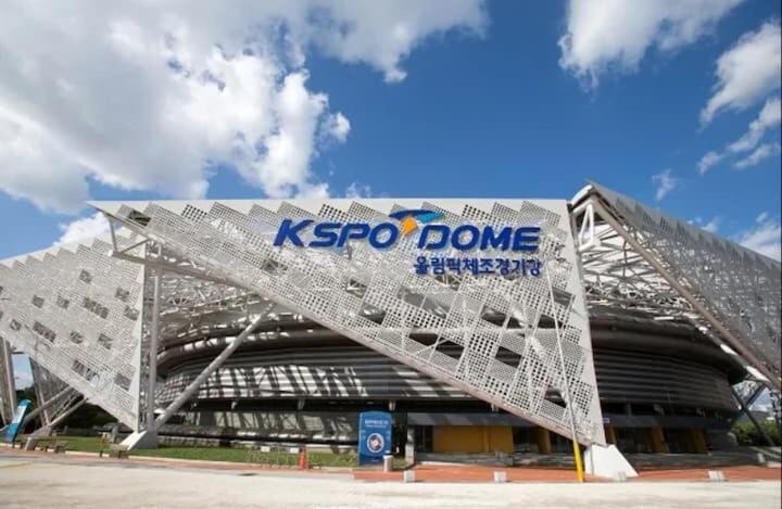 HAPPY STAY in seoul near kspo dome, #LotteTower #FreeParking #7NightsAirportPickup #GroupStay #DDP #Jongno #6PeopleAccommodation #8MinFromDunchonStation