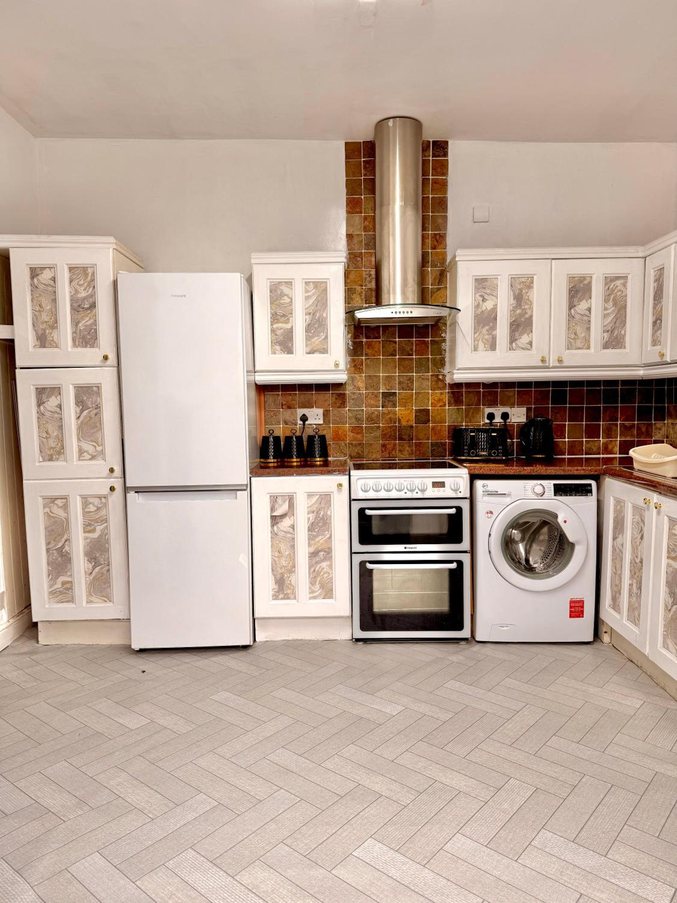 Full Home with Free Parking in Moss Bank, Crumpsall, Manchester