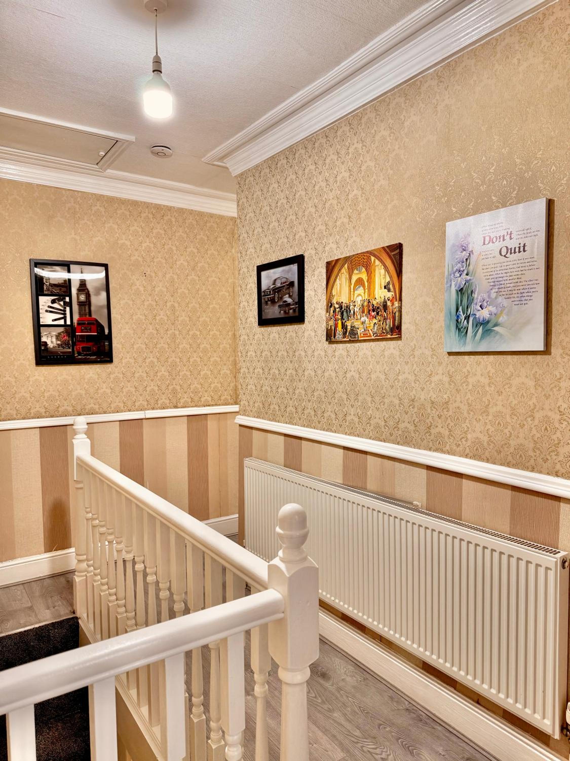 Full Home with Free Parking in Moss Bank, Crumpsall, Manchester