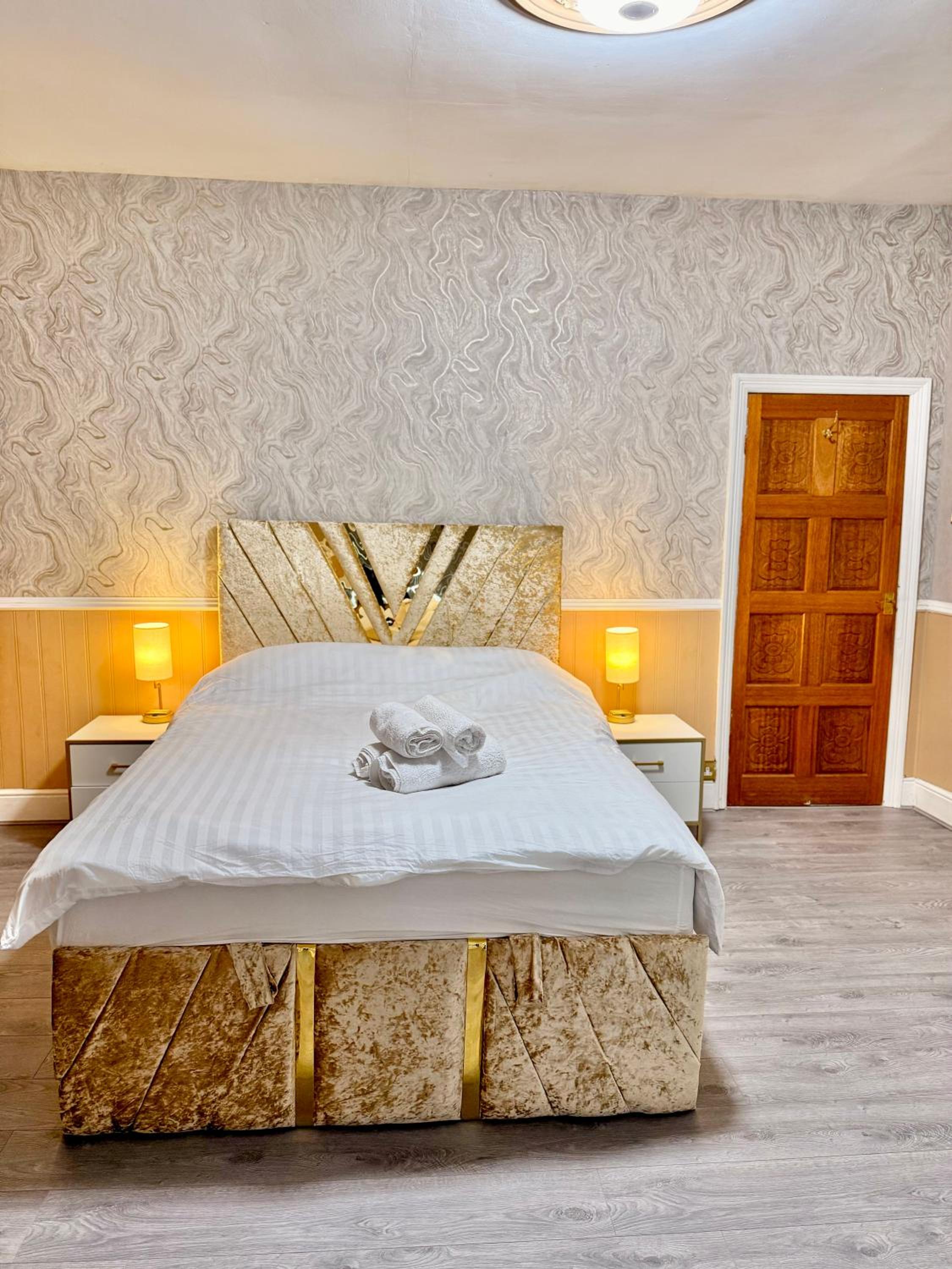 Full Home with Free Parking in Moss Bank, Crumpsall, Manchester