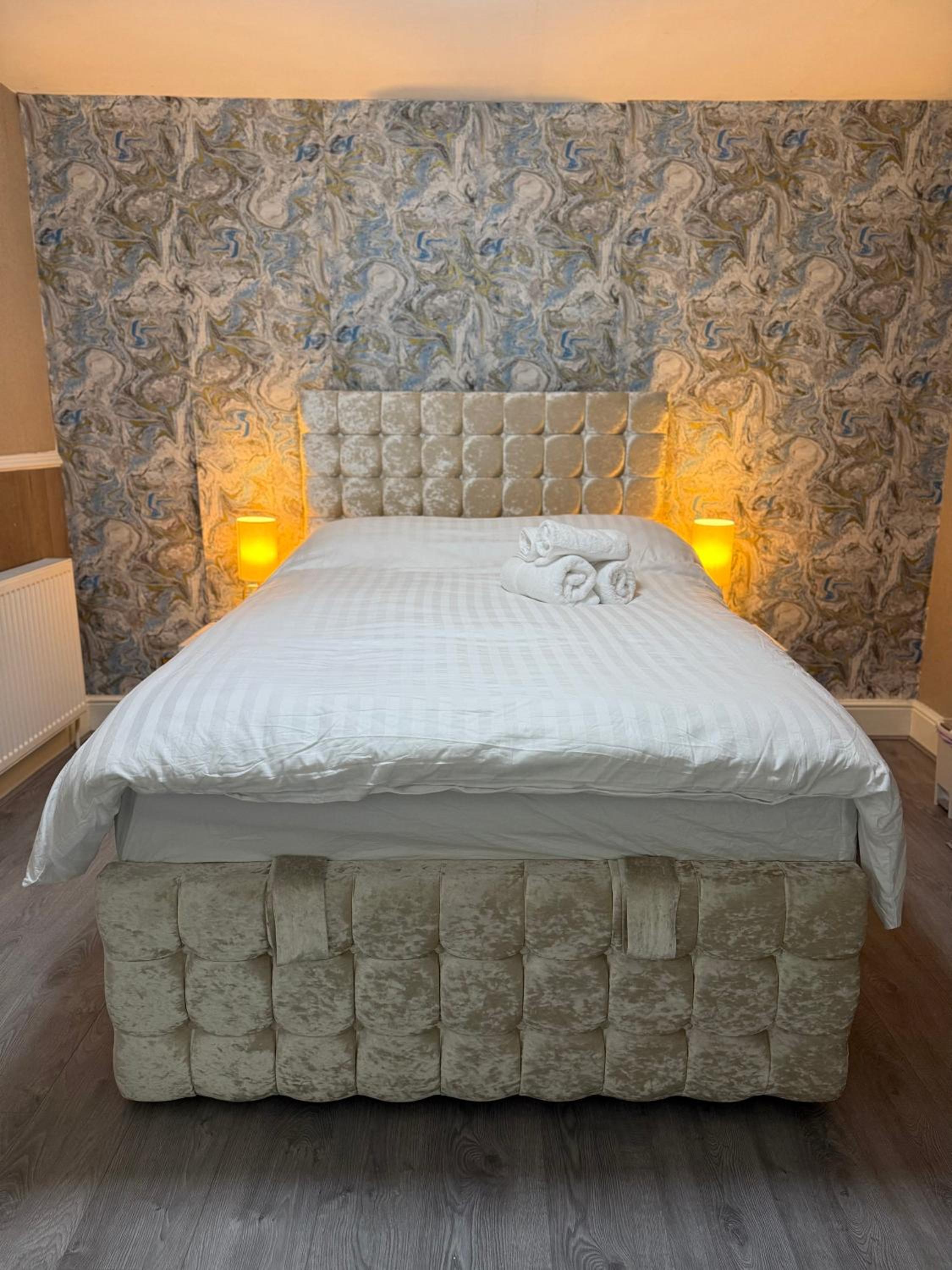 Full Home with Free Parking in Moss Bank, Crumpsall, Manchester