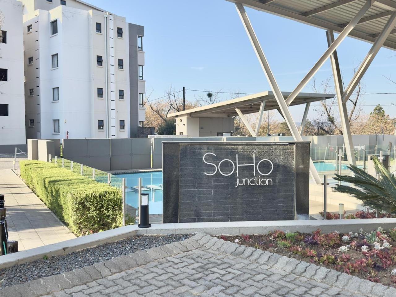 Broadacres apartment-work or play -swimming pool