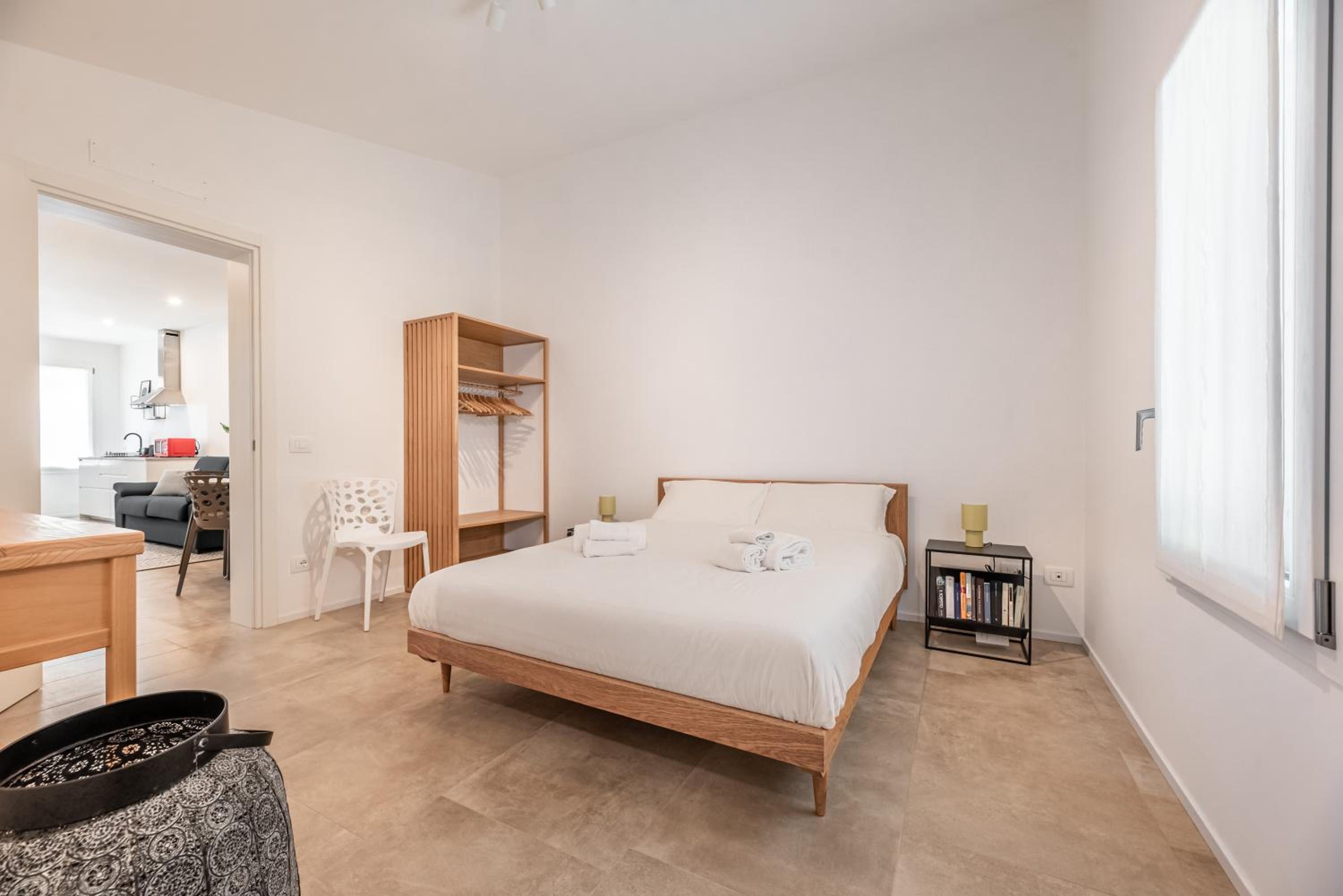 Modern Apartment in Villa with Garden - Easy Parking