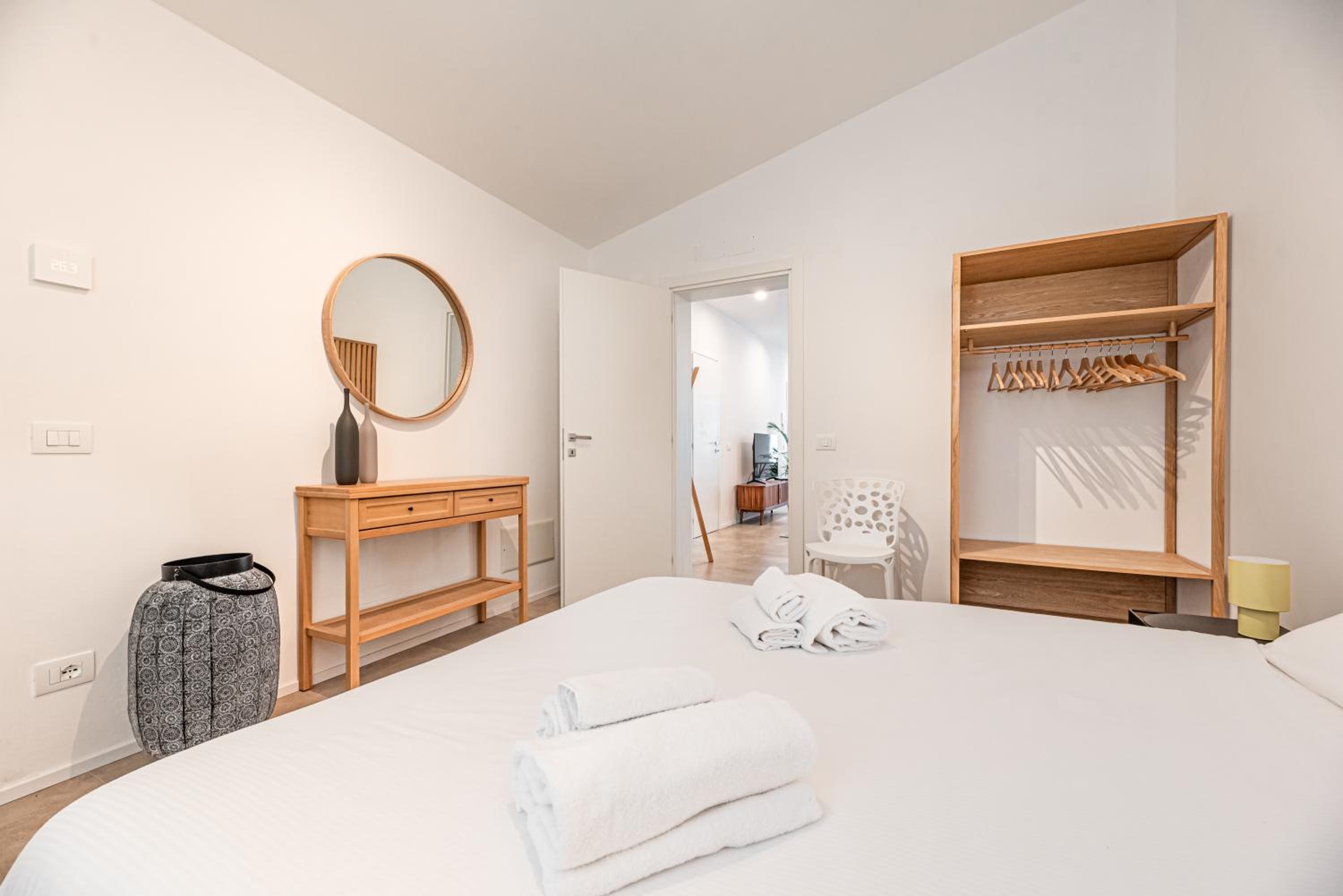 Modern Apartment in Villa with Garden - Easy Parking