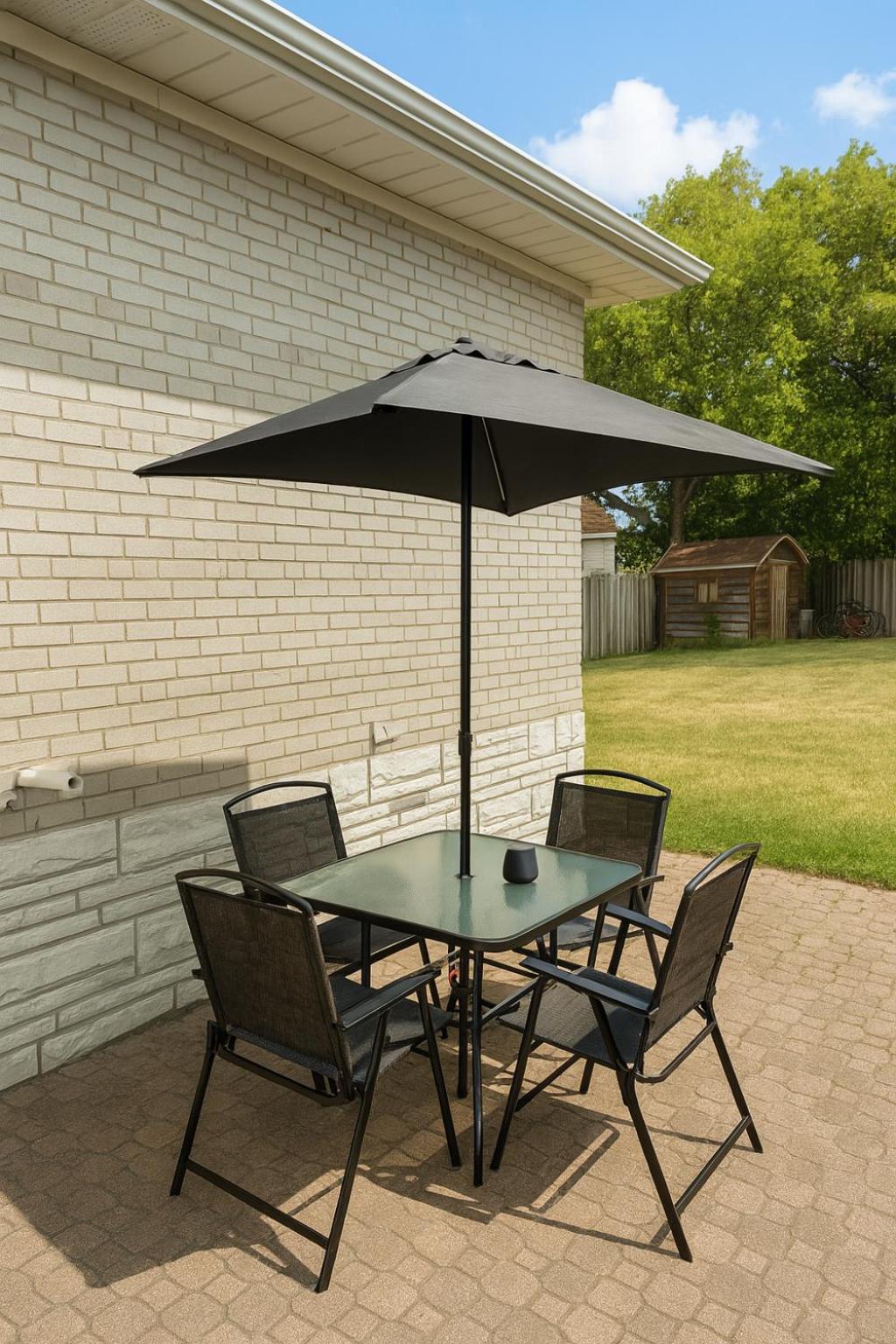 Newly Renovated 3BR North York Bungalow with Backyard Patio & Volleyball Set! Close to Rogers Stadium, TTC Subway Access, Perfect for Family Travel, Group 