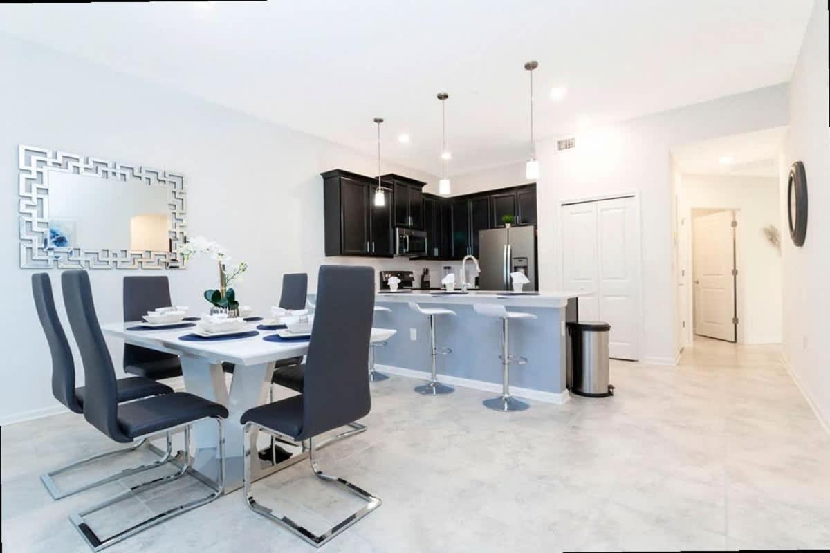 Chic 2Bd Family Retreat with Free Waterpark