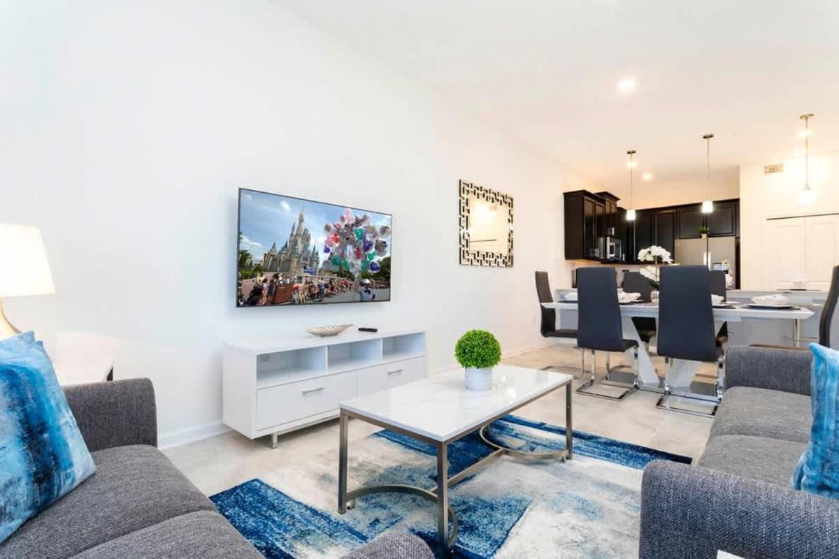 Chic 2Bd Family Retreat with Free Waterpark