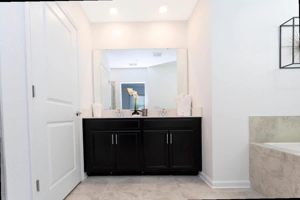 Chic 2Bd Family Retreat with Free Waterpark