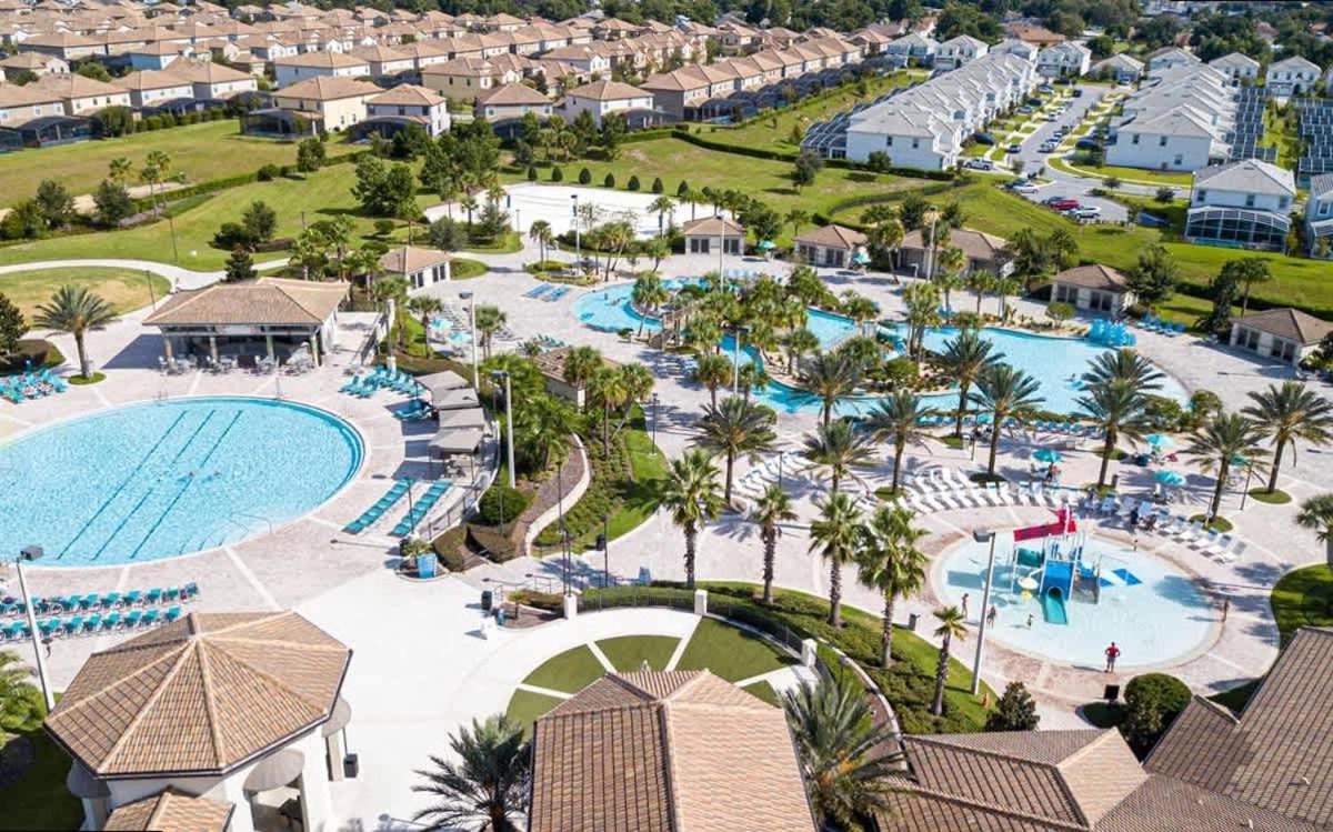 Chic 2Bd Family Retreat with Free Waterpark