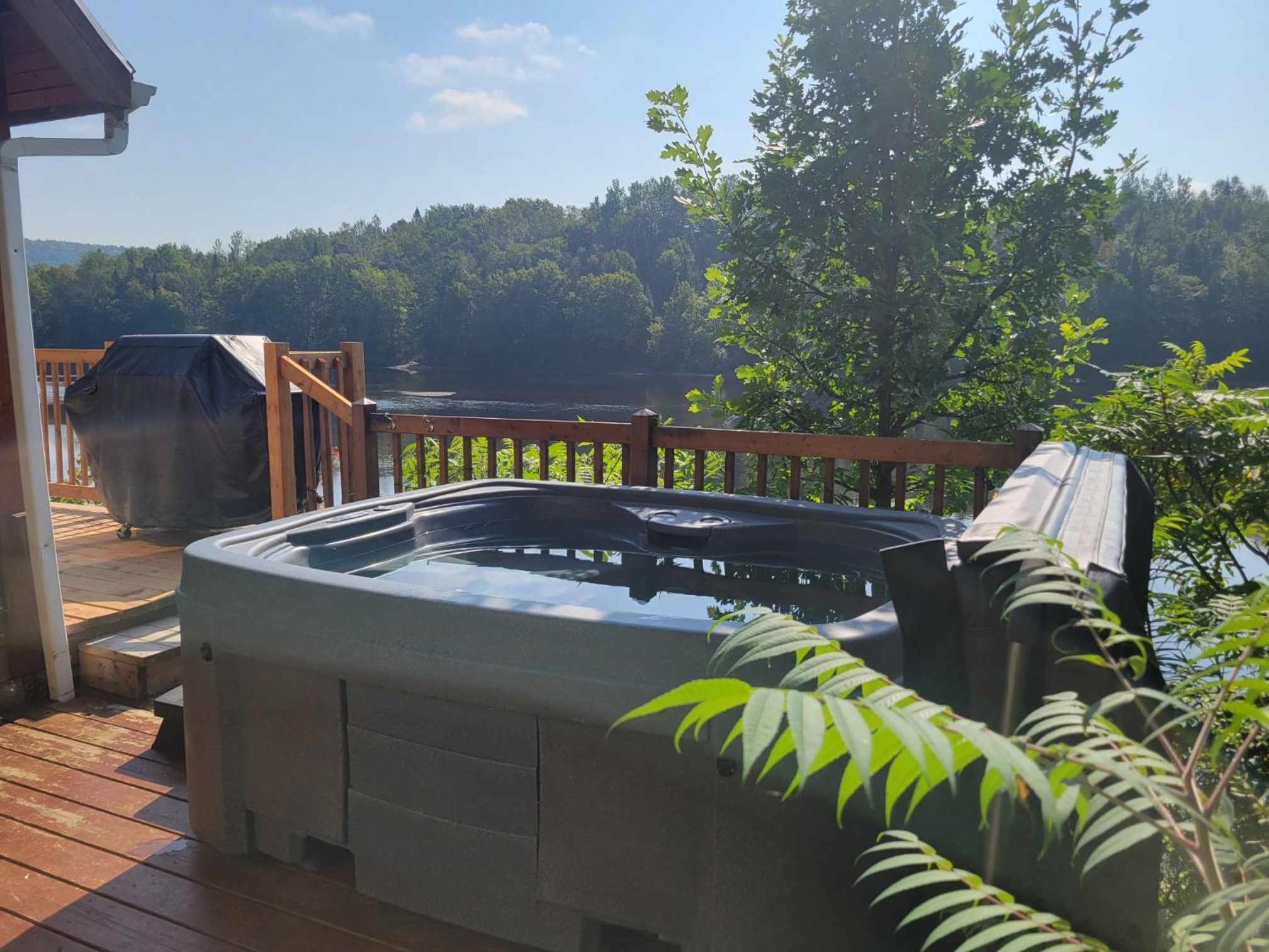 Chalet au bord de l'eau avec spa privé - Mauricie - Portneuf - Québec
