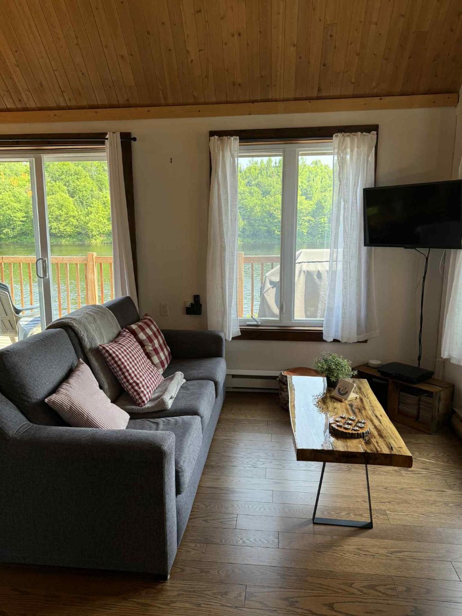 Chalet au bord de l'eau avec spa privé - Mauricie - Portneuf - Québec
