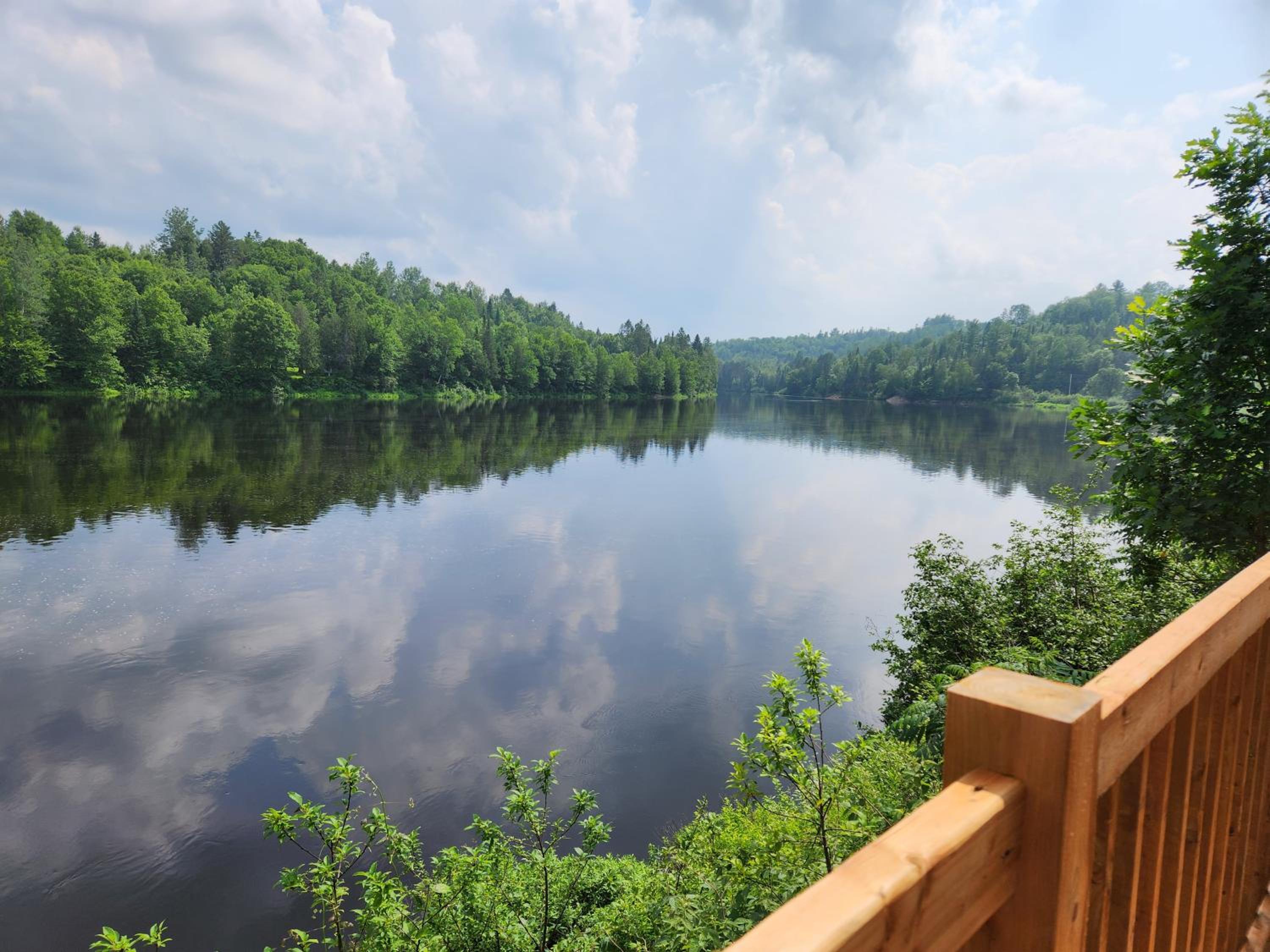 Chalet au bord de l'eau avec spa privé - Mauricie - Portneuf - Québec