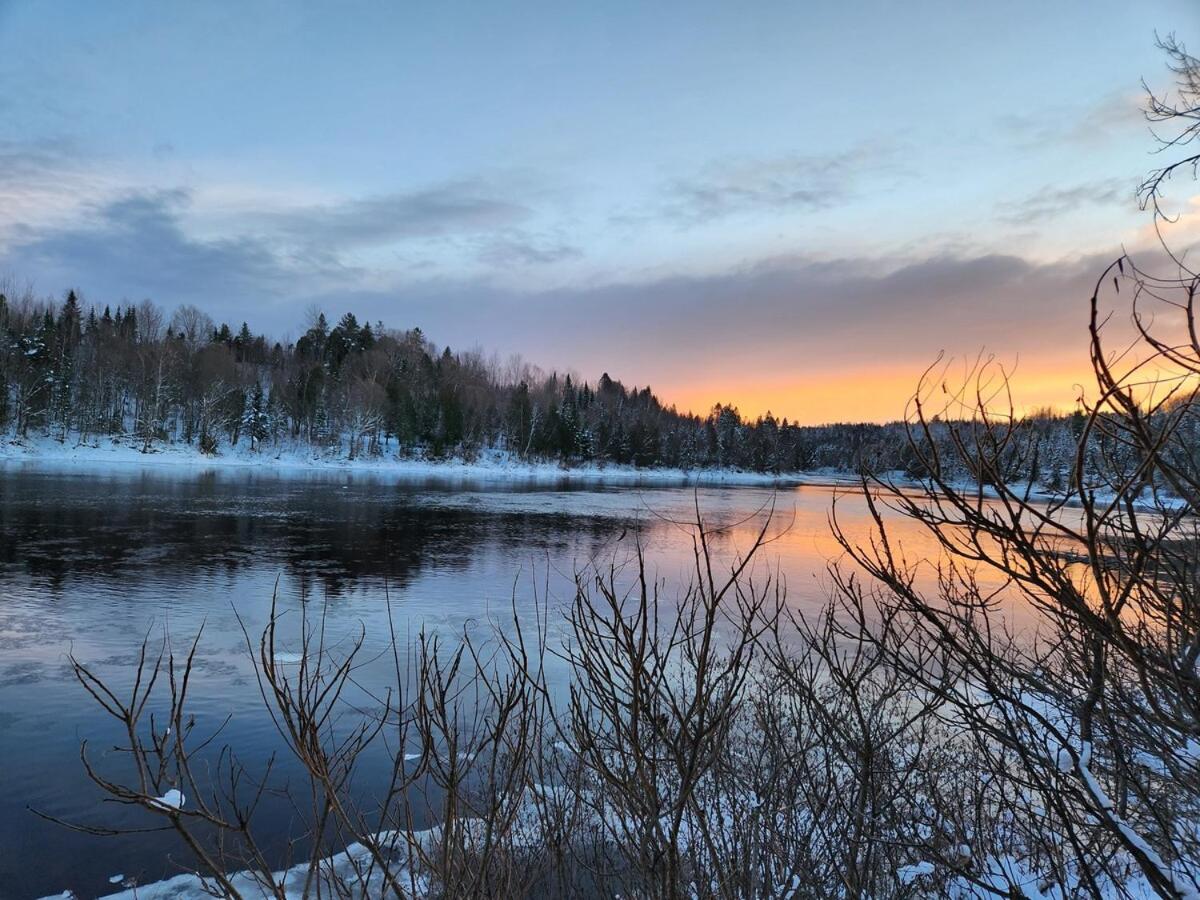 Chalet au bord de l'eau avec spa privé - Mauricie - Portneuf - Québec