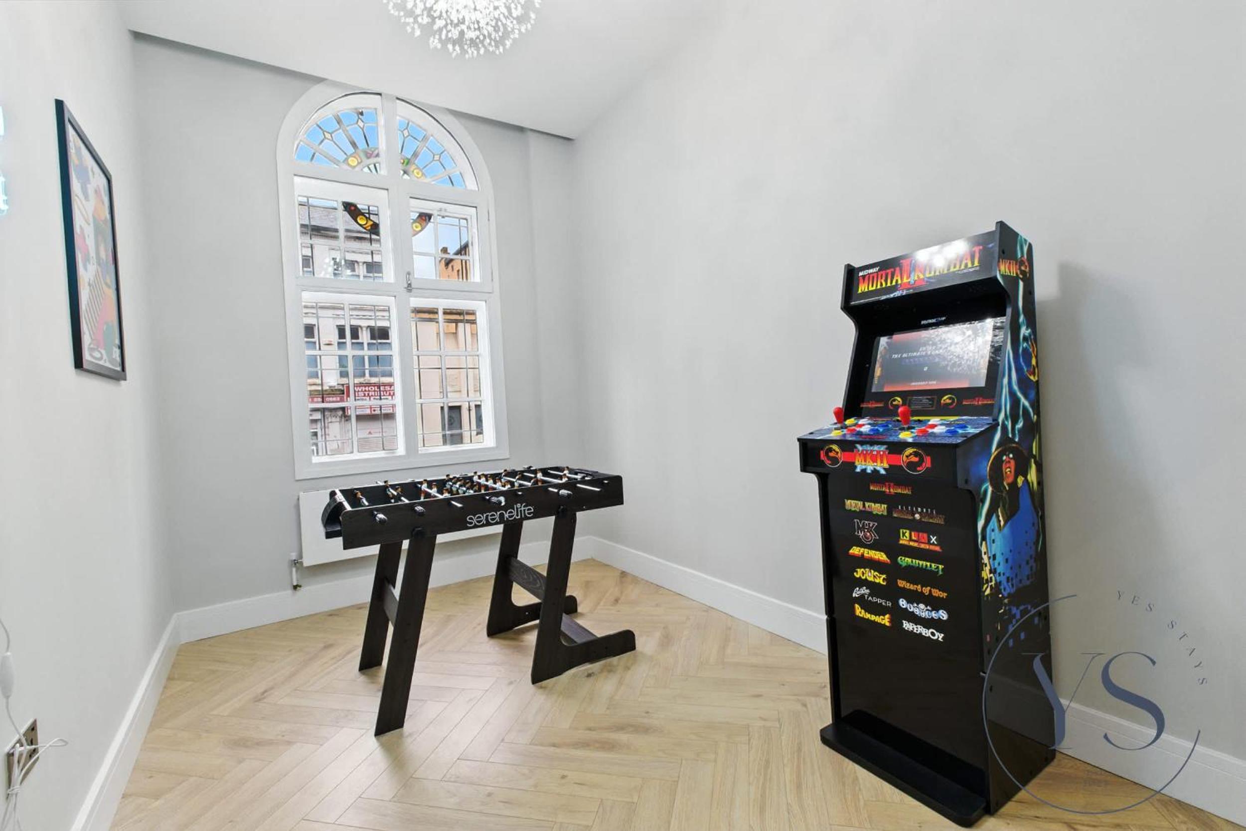 5BR Birmingham Apt with Parking, Arcade Games & Wi-Fi