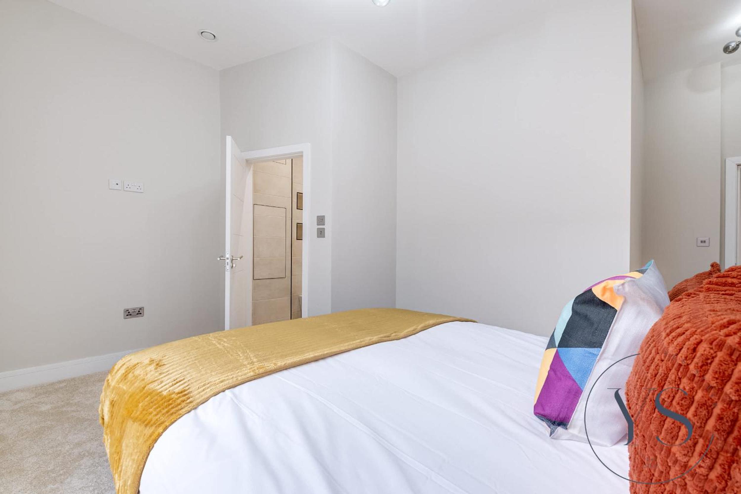 5BR Birmingham Apt with Parking, Arcade Games & Wi-Fi