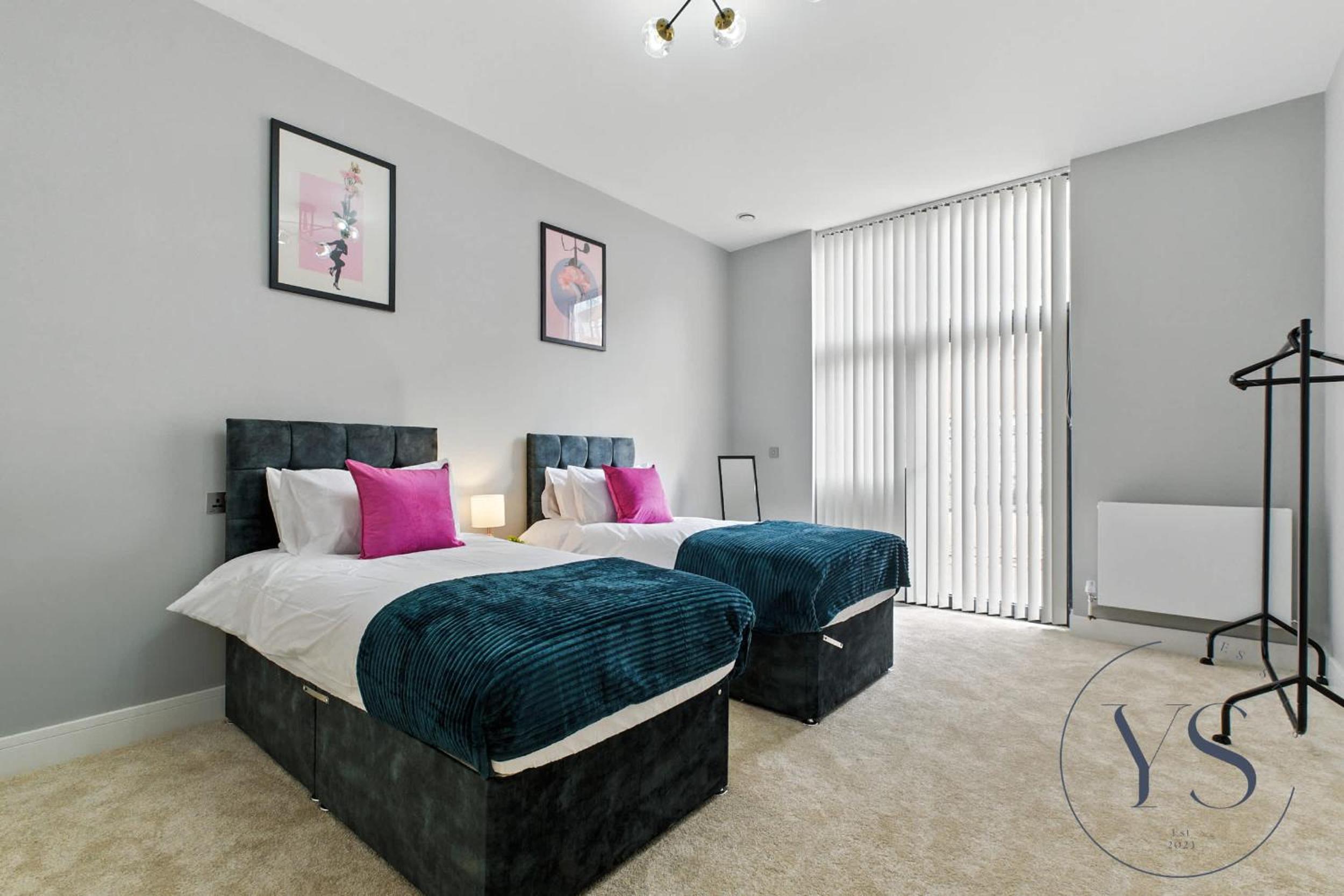 5BR Birmingham Apt with Parking, Arcade Games & Wi-Fi