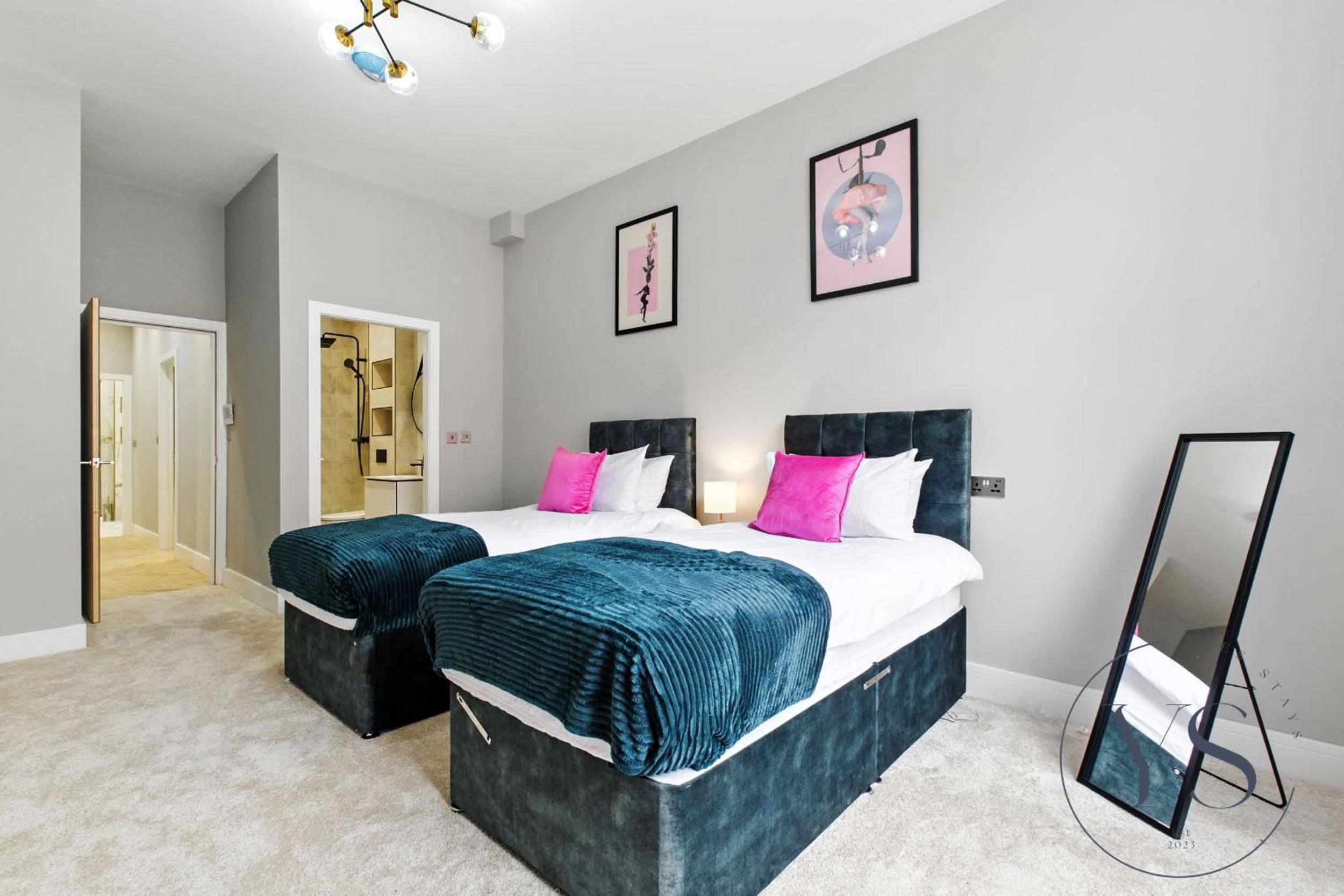 5BR Birmingham Apt with Parking, Arcade Games & Wi-Fi