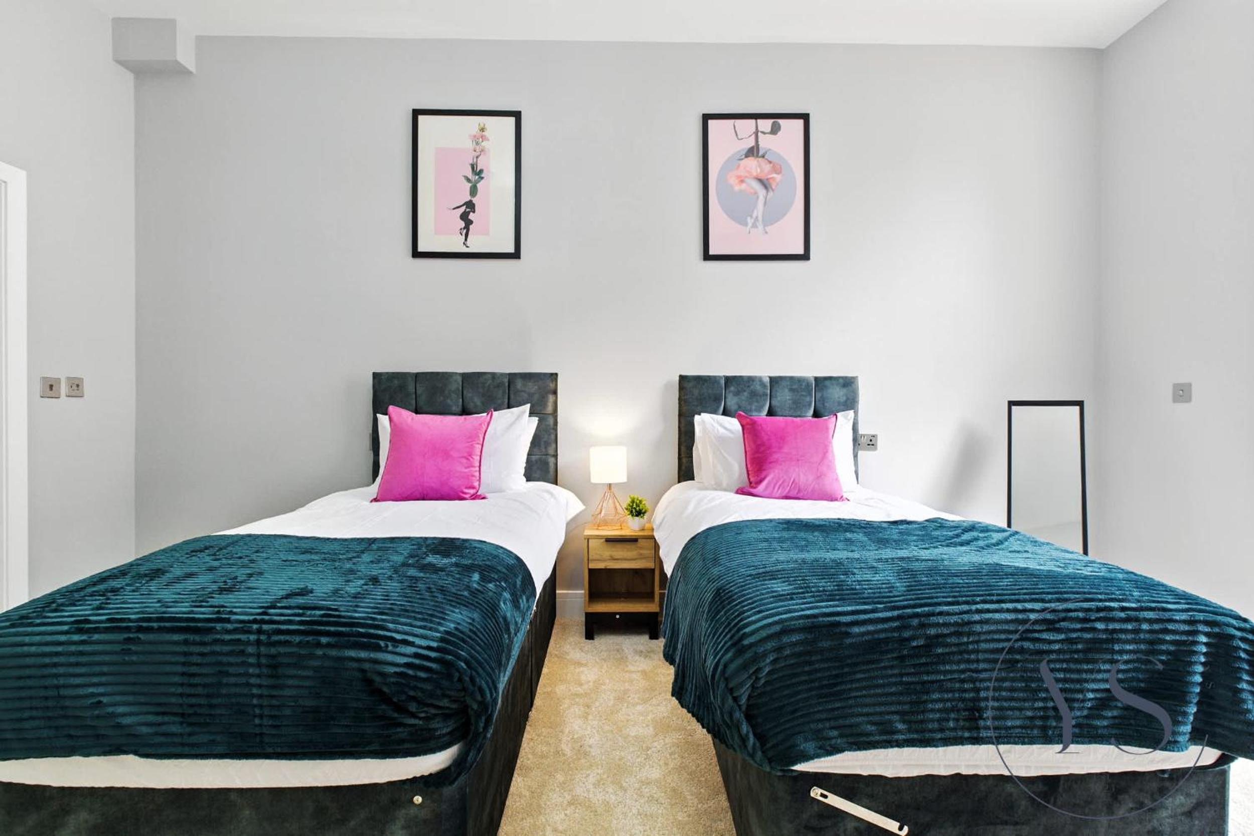 5BR Birmingham Apt with Parking, Arcade Games & Wi-Fi