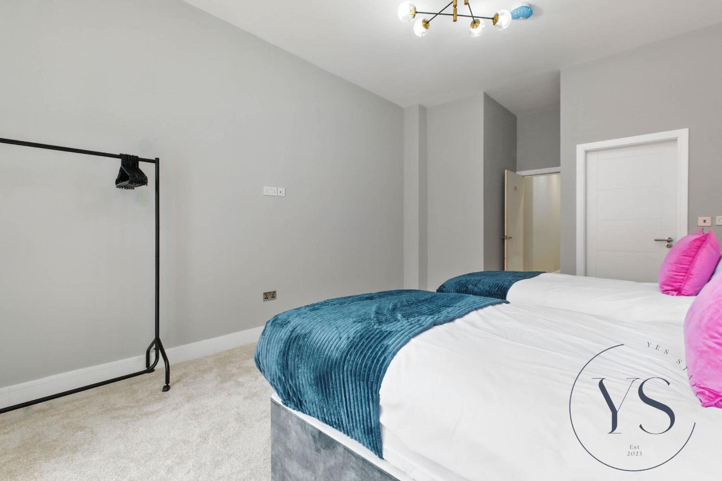 5BR Birmingham Apt with Parking, Arcade Games & Wi-Fi