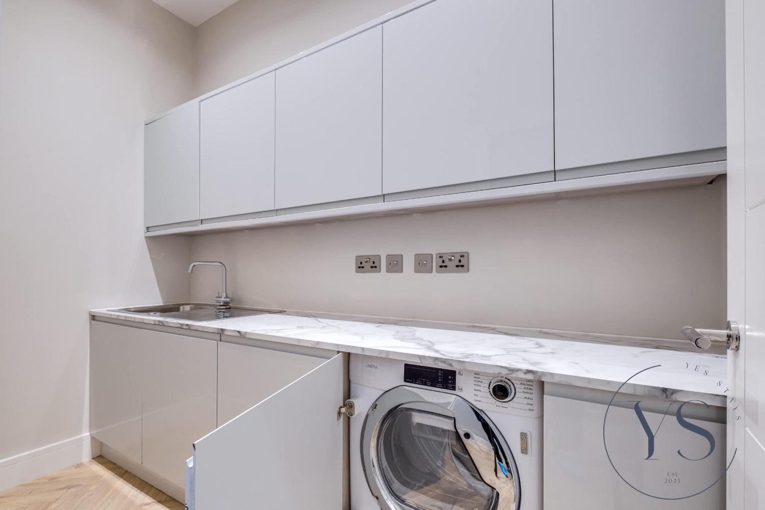 5BR Birmingham Apt with Parking, Arcade Games & Wi-Fi