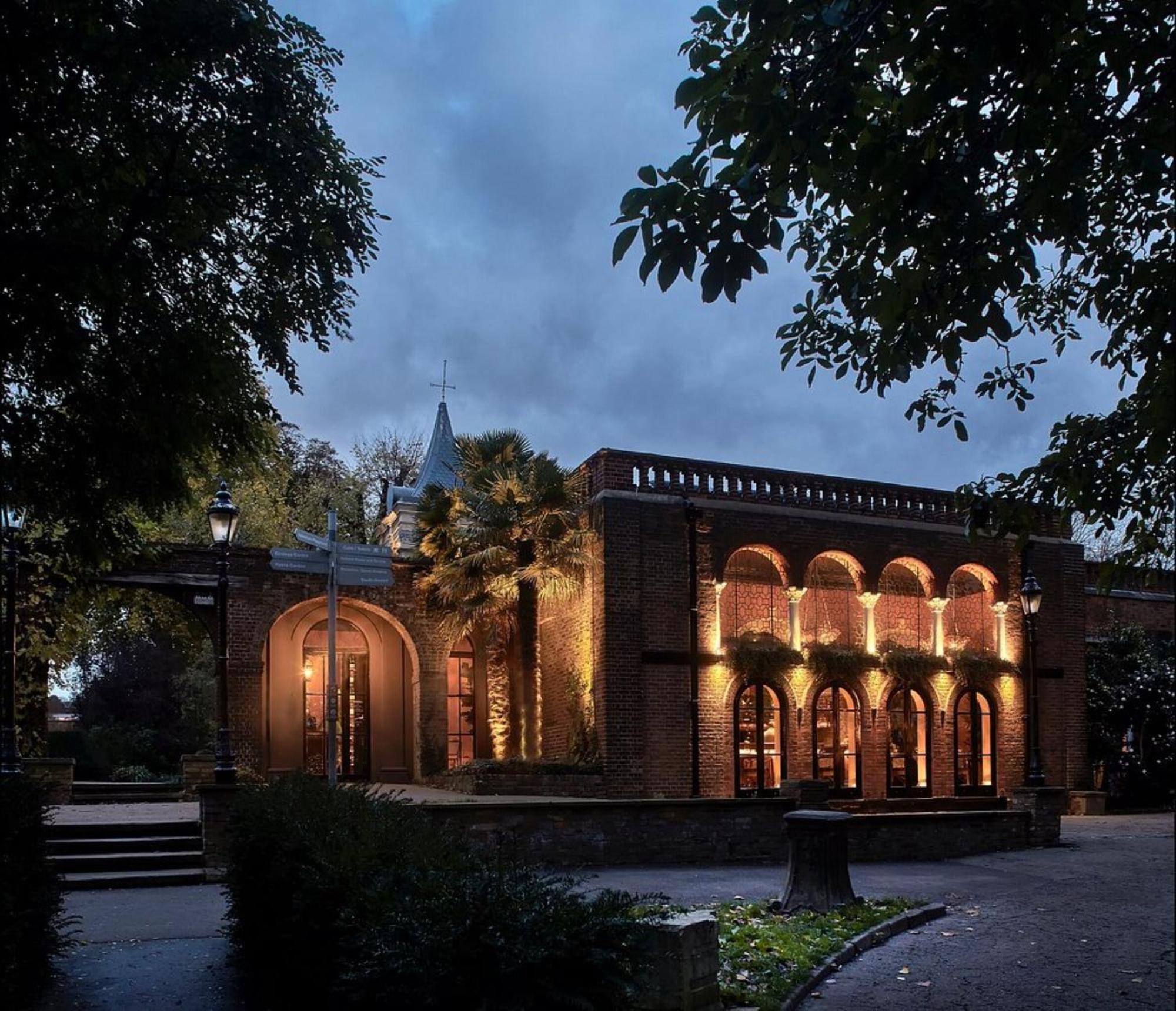 Holland Park 2 Bedroom Apartment