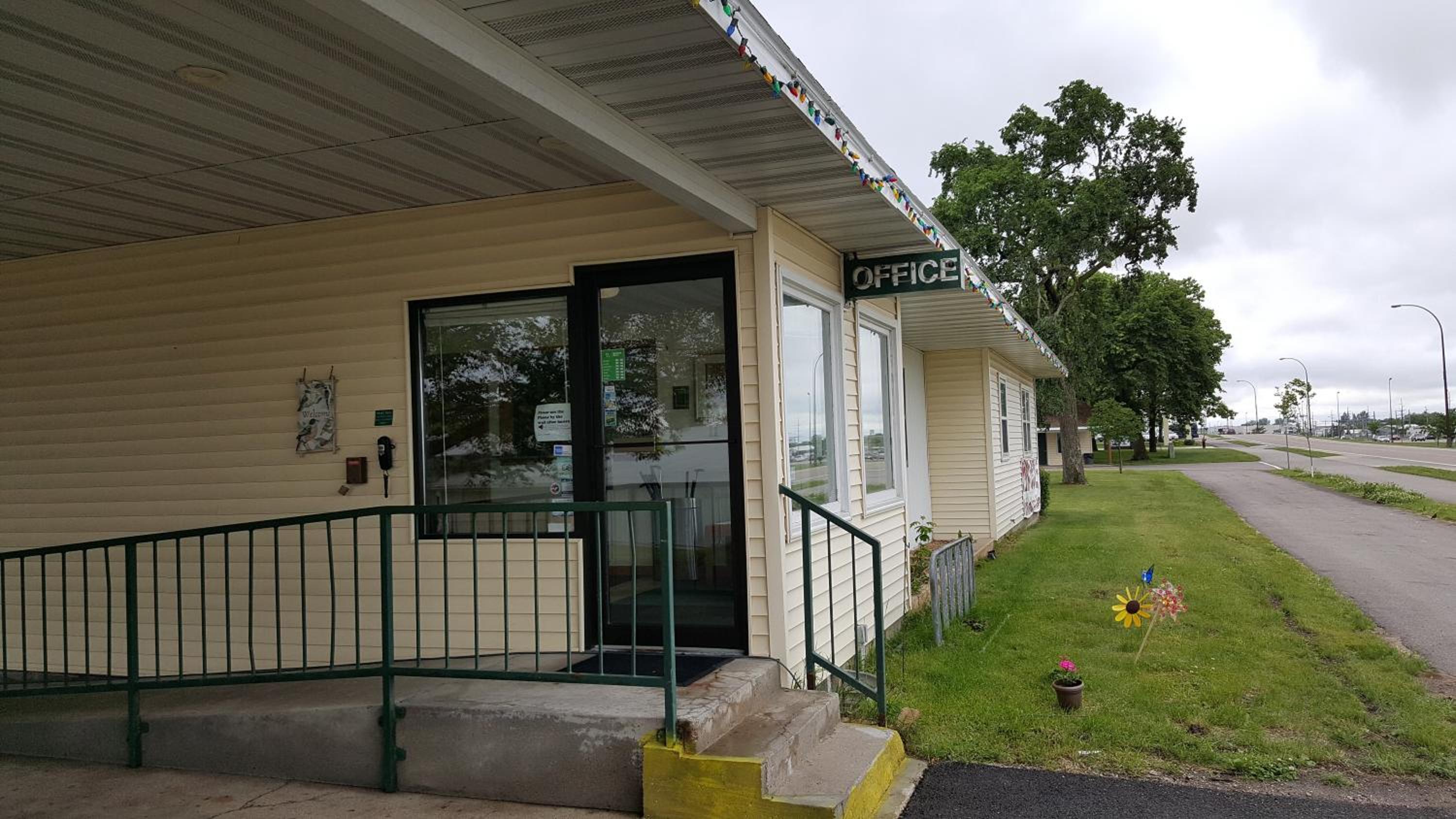 Budget Host Inn