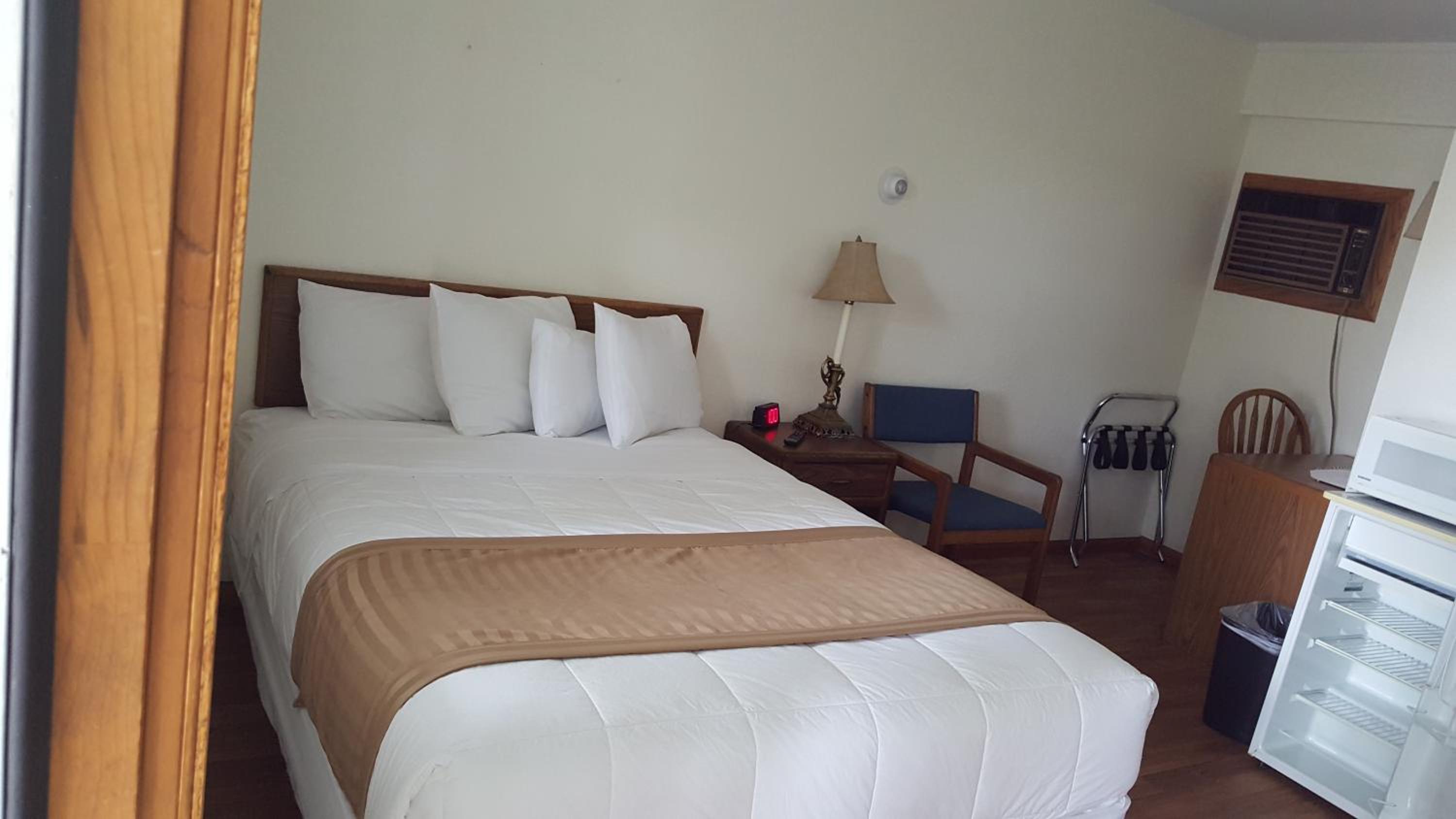 Budget Host Inn