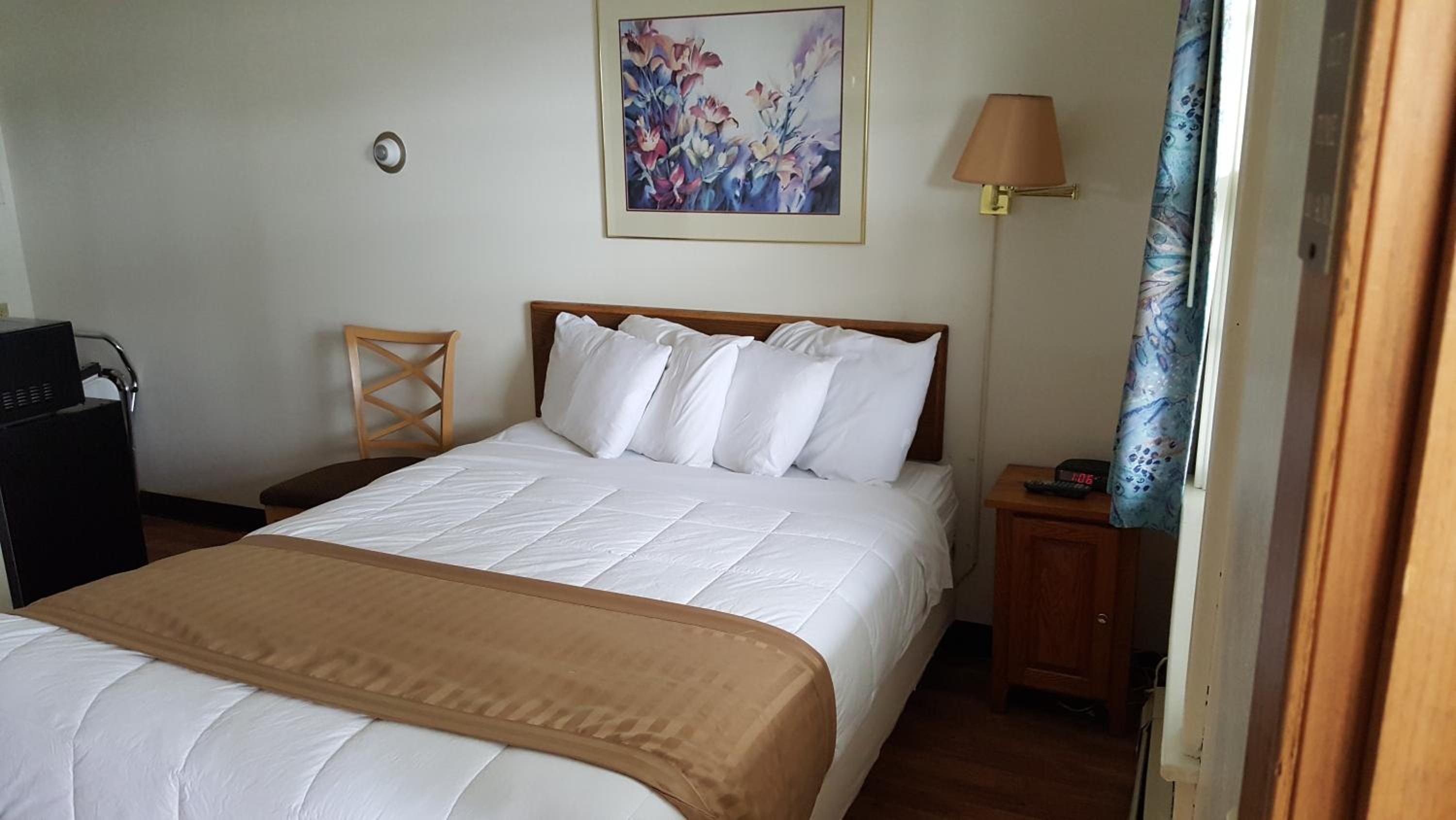 Budget Host Inn