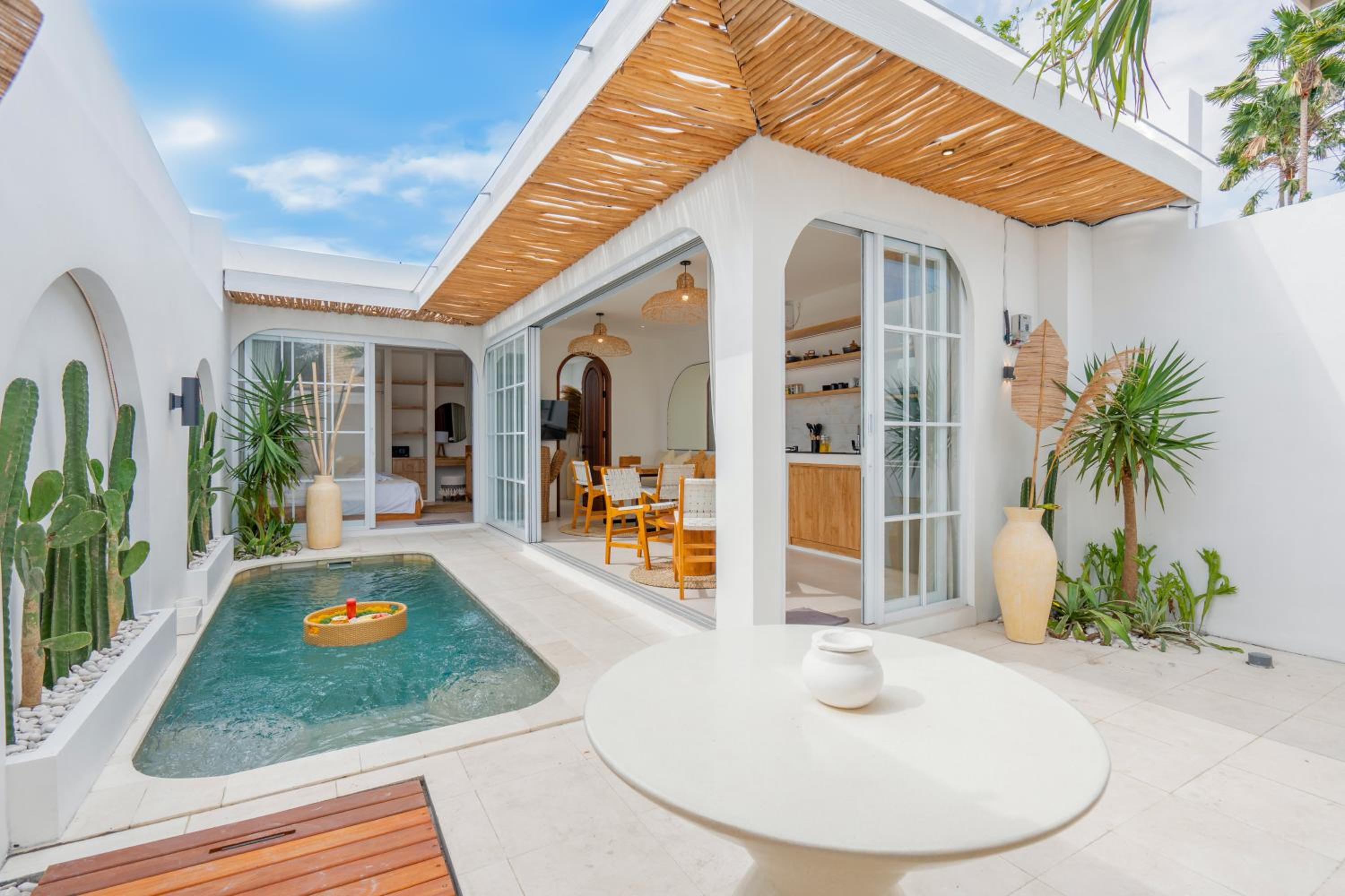 NEW! Luna Di Bali - 1BR Villa in Kerobokan
