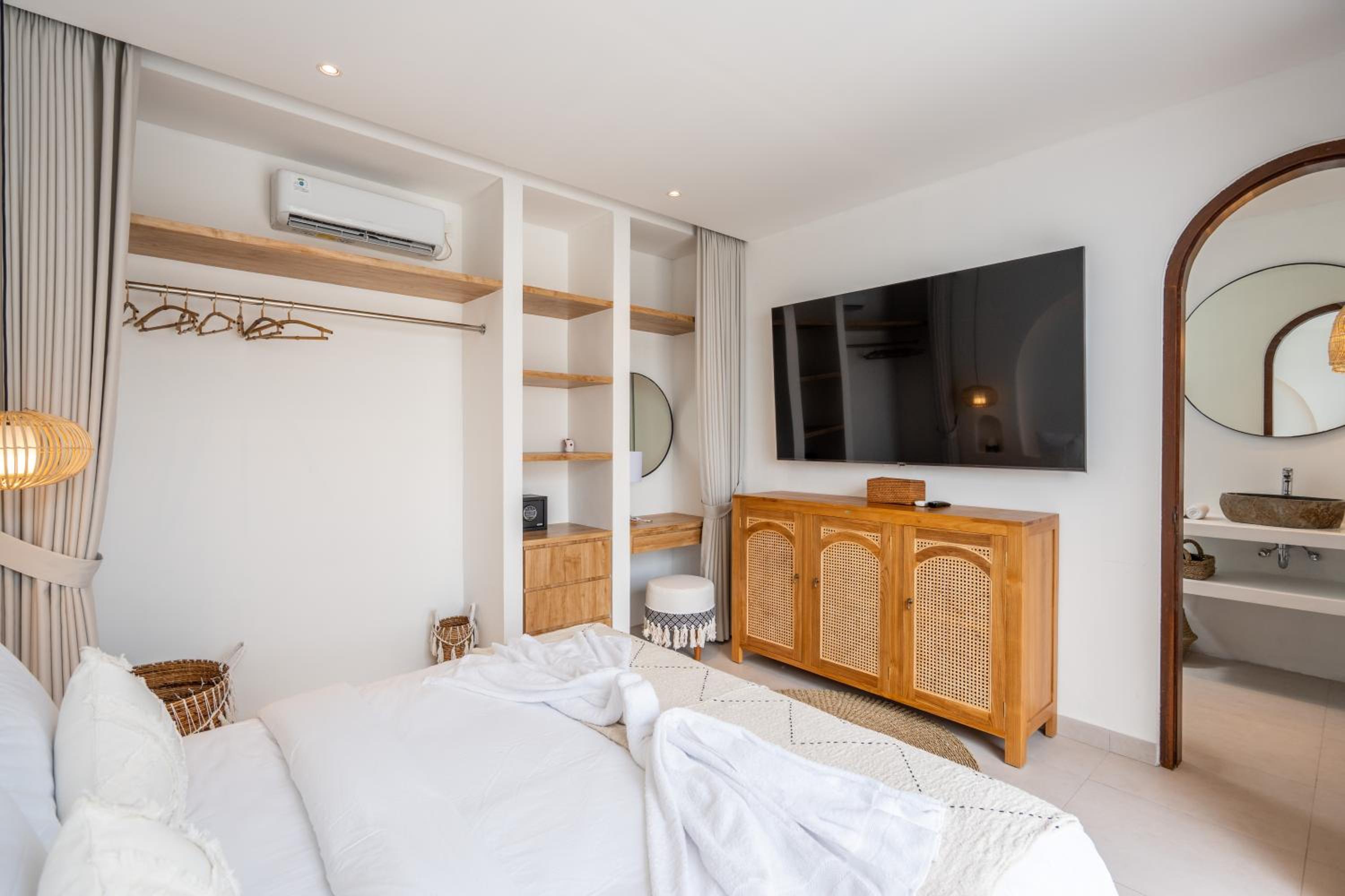 NEW! Luna Di Bali - 1BR Villa in Kerobokan