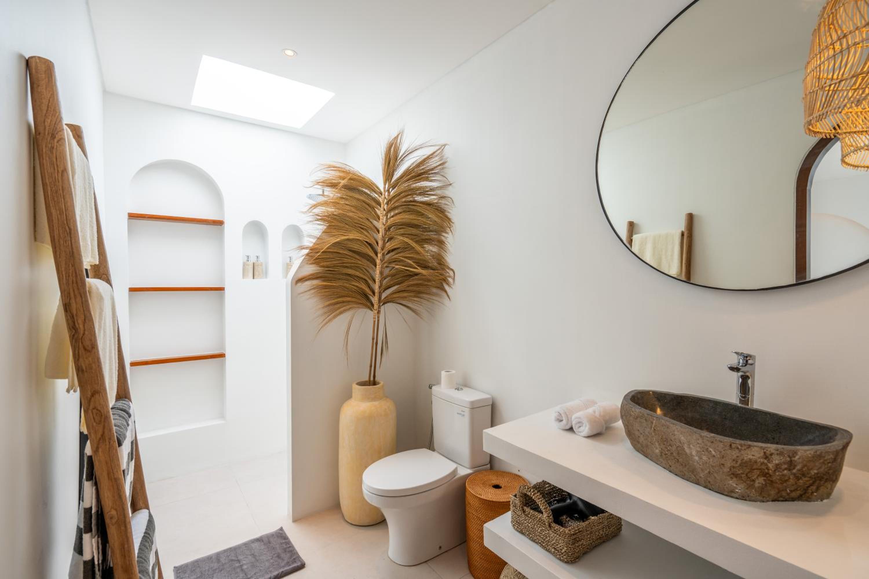 NEW! Luna Di Bali - 1BR Villa in Kerobokan