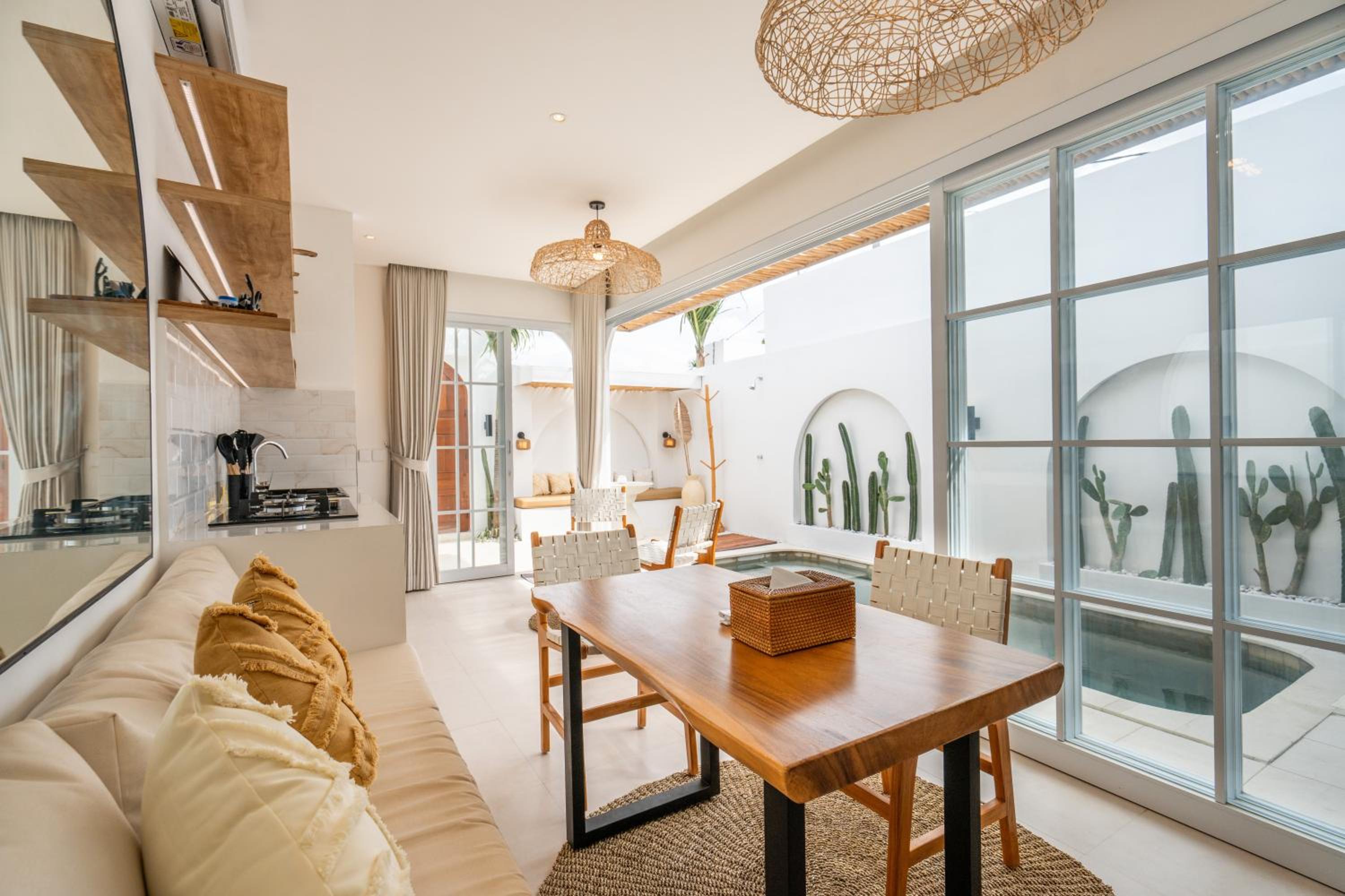 NEW! Luna Di Bali - 1BR Villa in Kerobokan