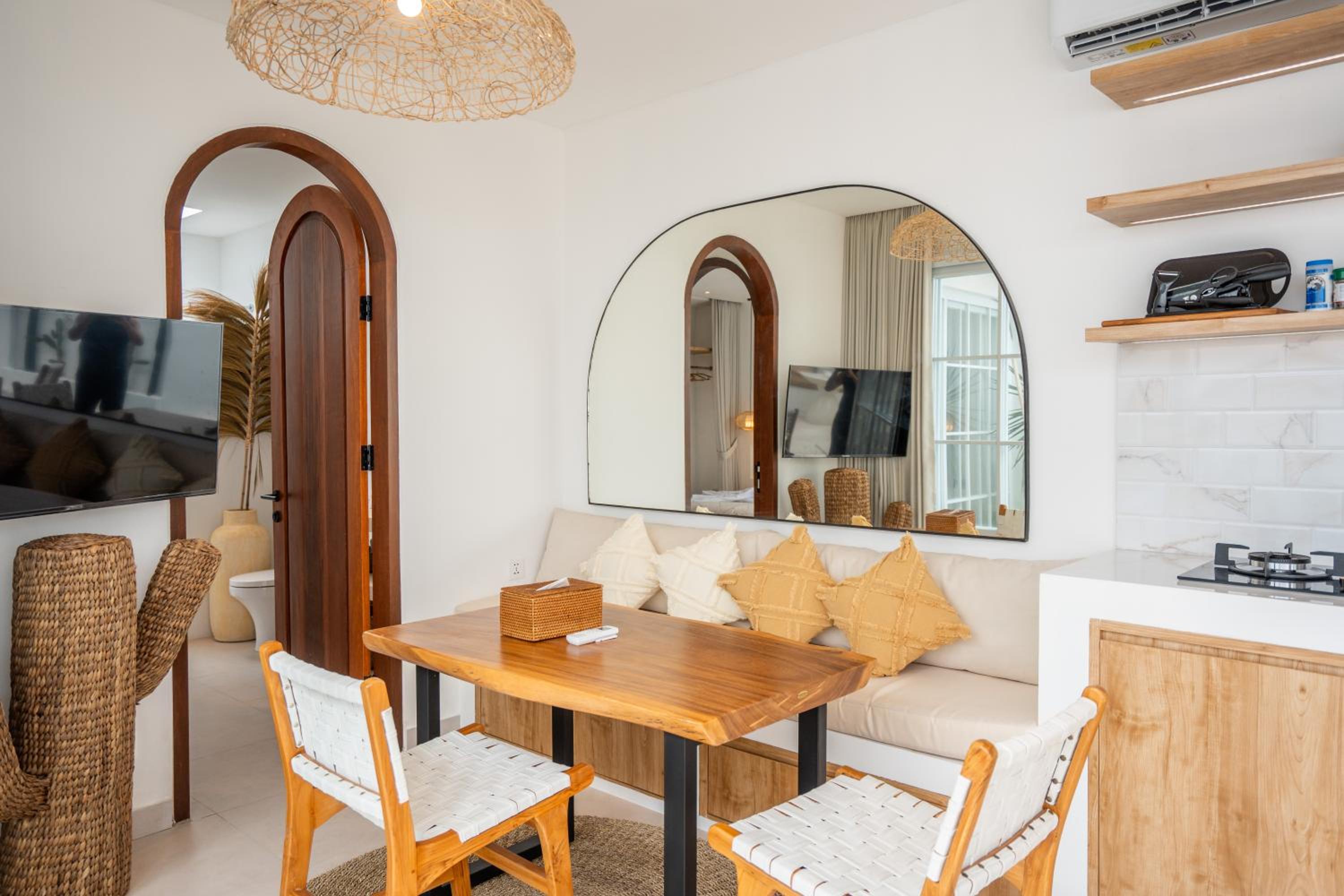 NEW! Luna Di Bali - 1BR Villa in Kerobokan
