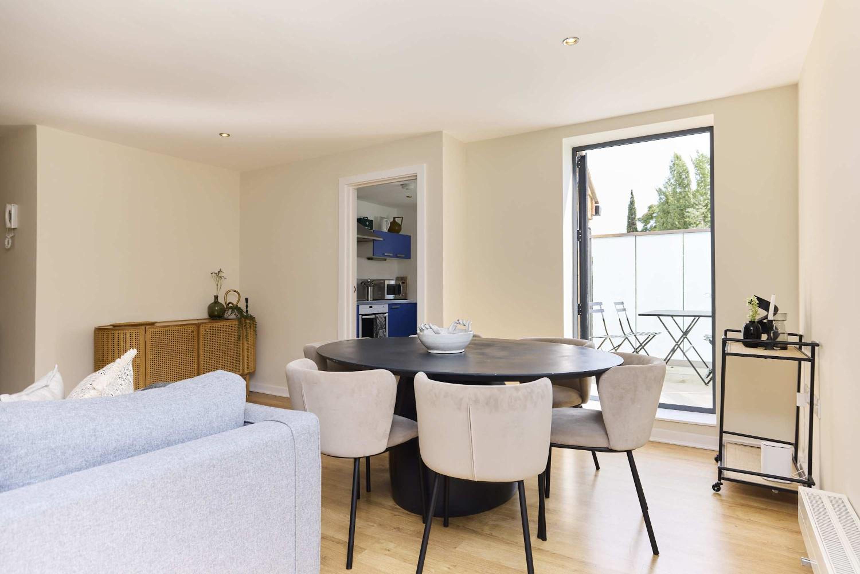 Putney Terrace Apartment