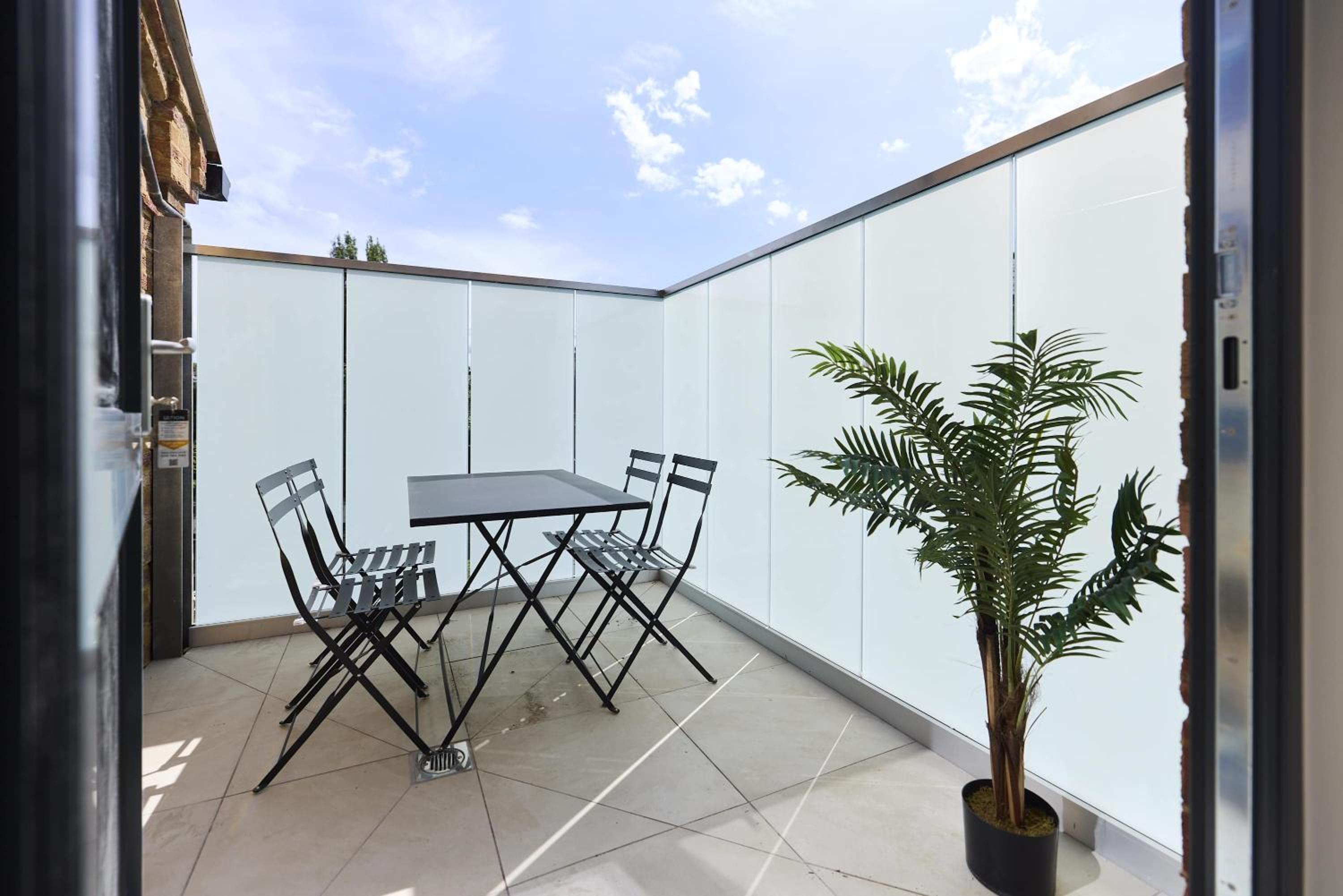Putney Terrace Apartment