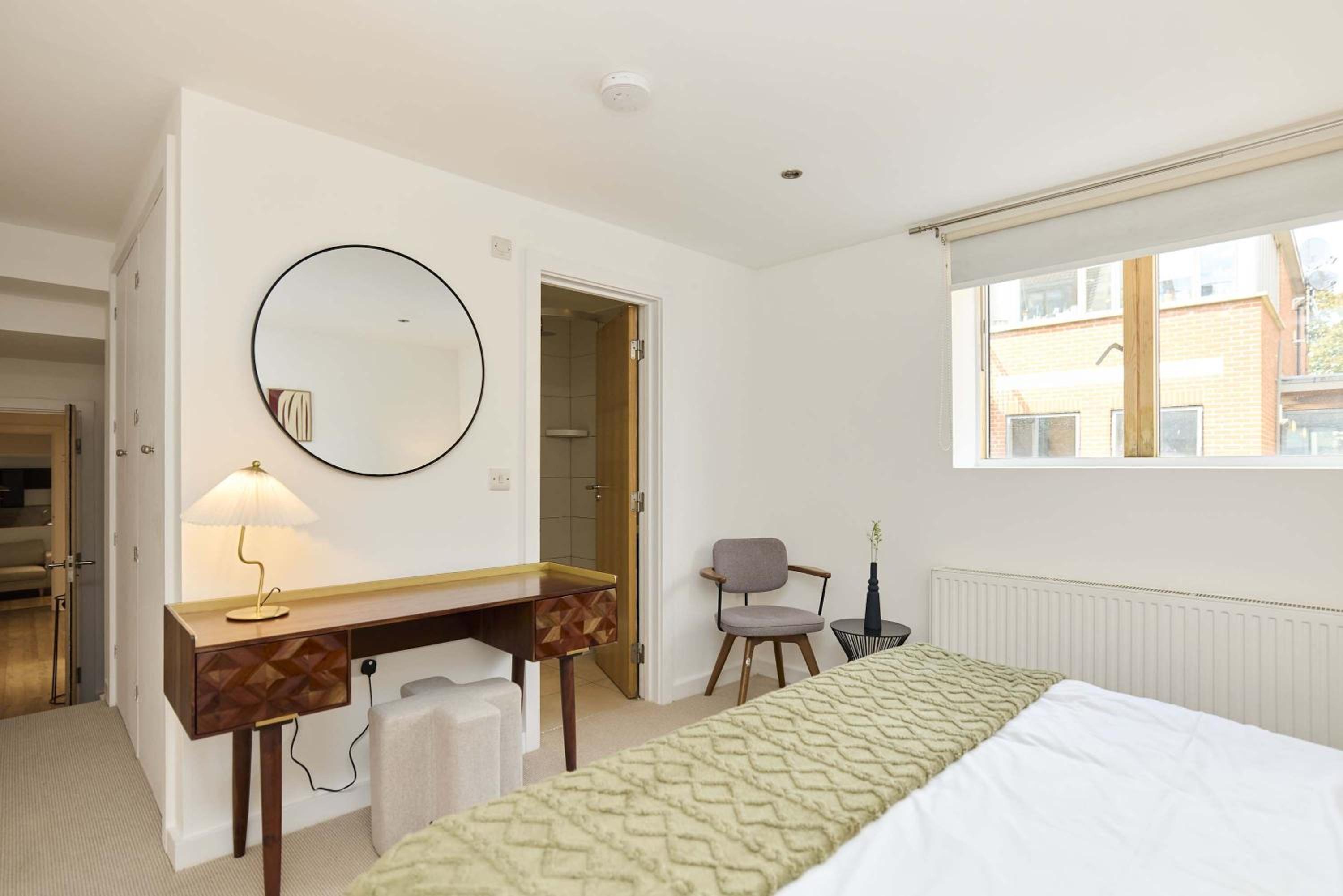 Southwest London Stay - Putney 2-Bed Flat