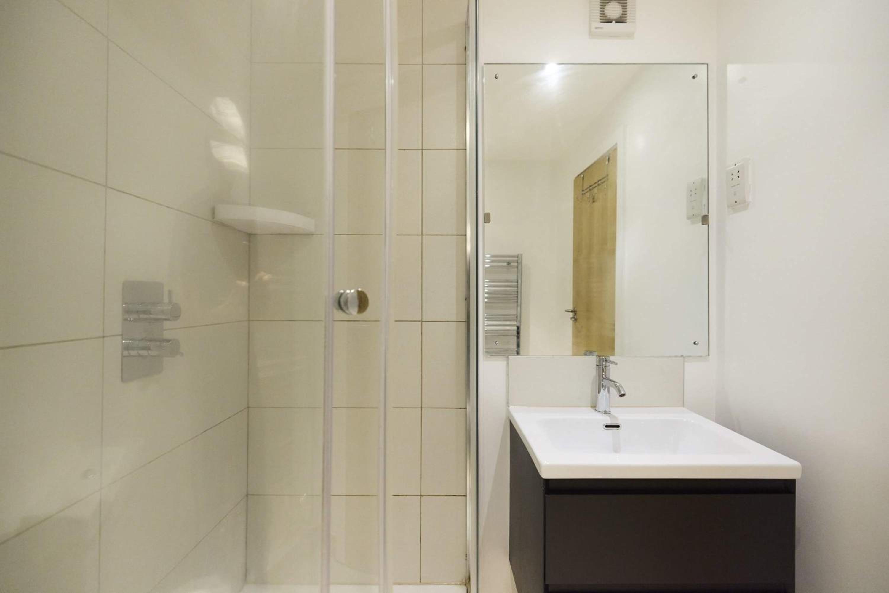 Southwest London Stay - Putney 2-Bed Flat