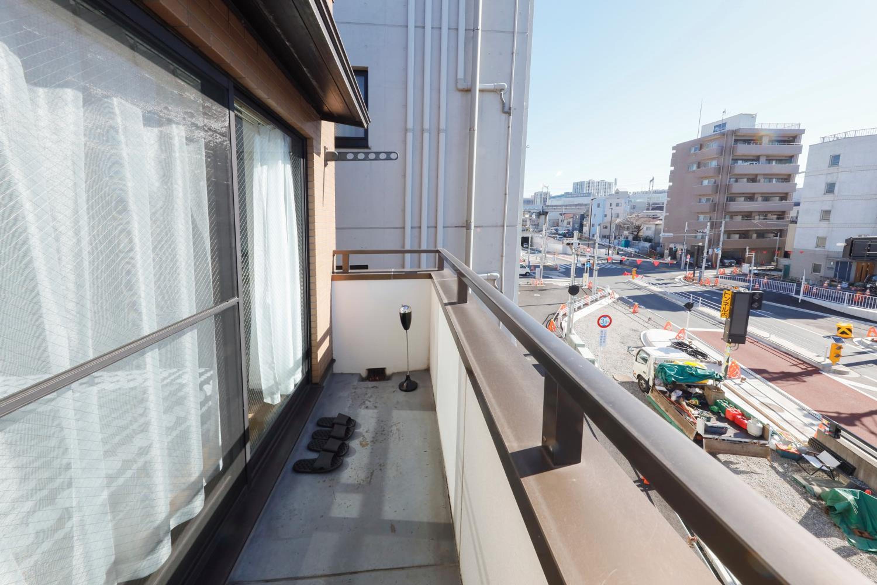 Shimoshinmei Apartment 301 by Tranova