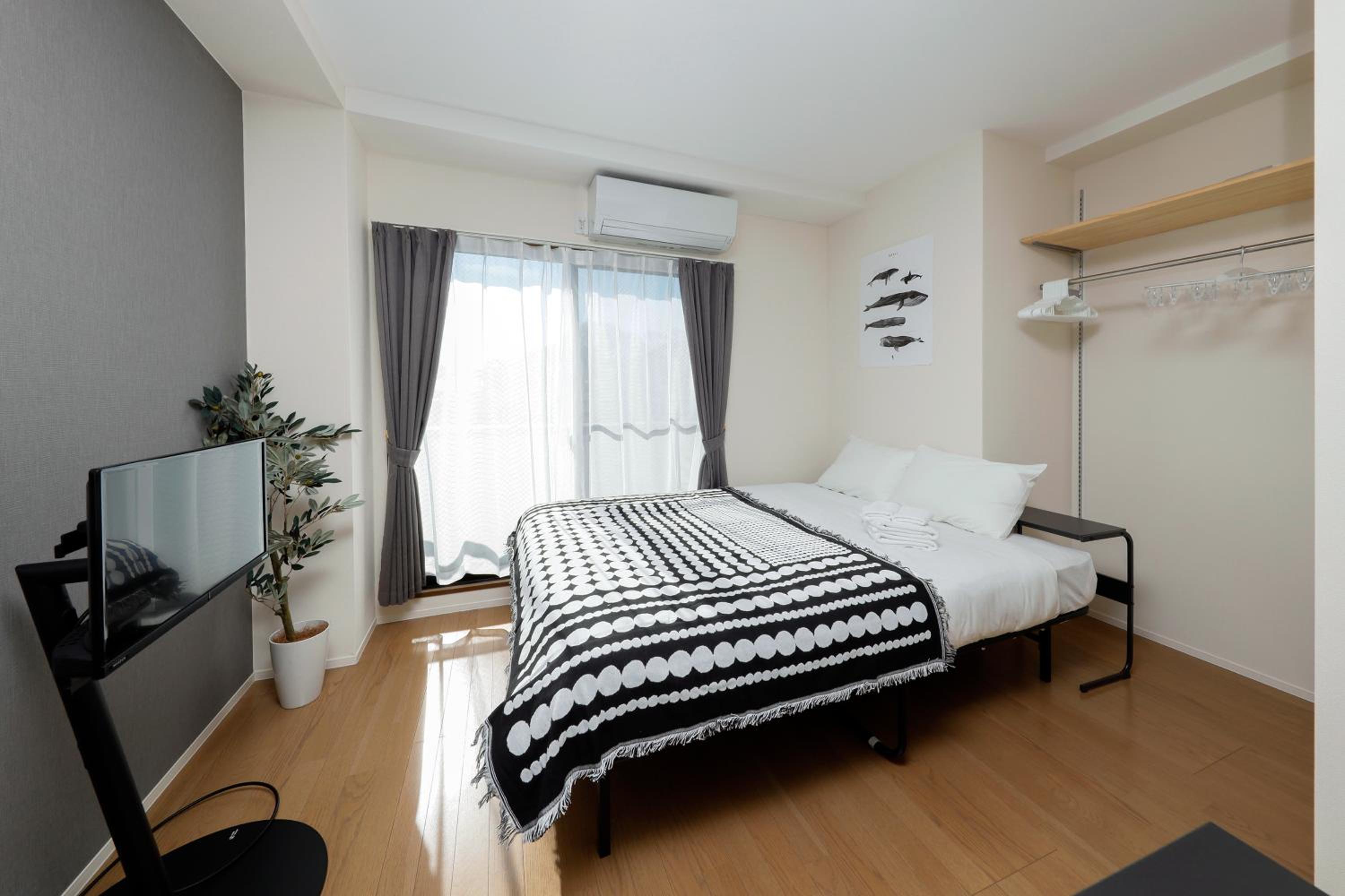 Shimoshinmei Apartment 301 by Tranova