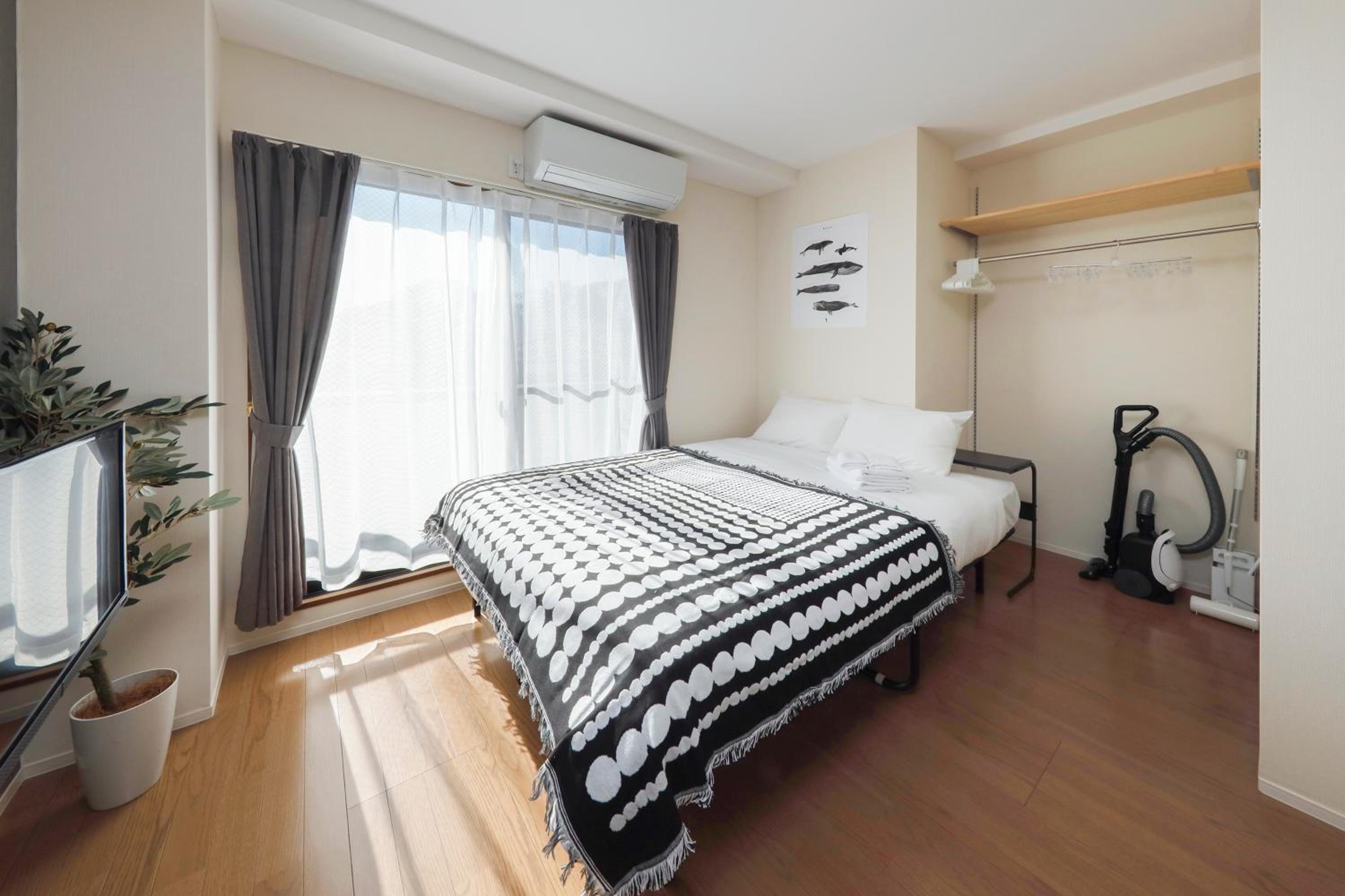 Shimoshinmei Apartment 301 by Tranova