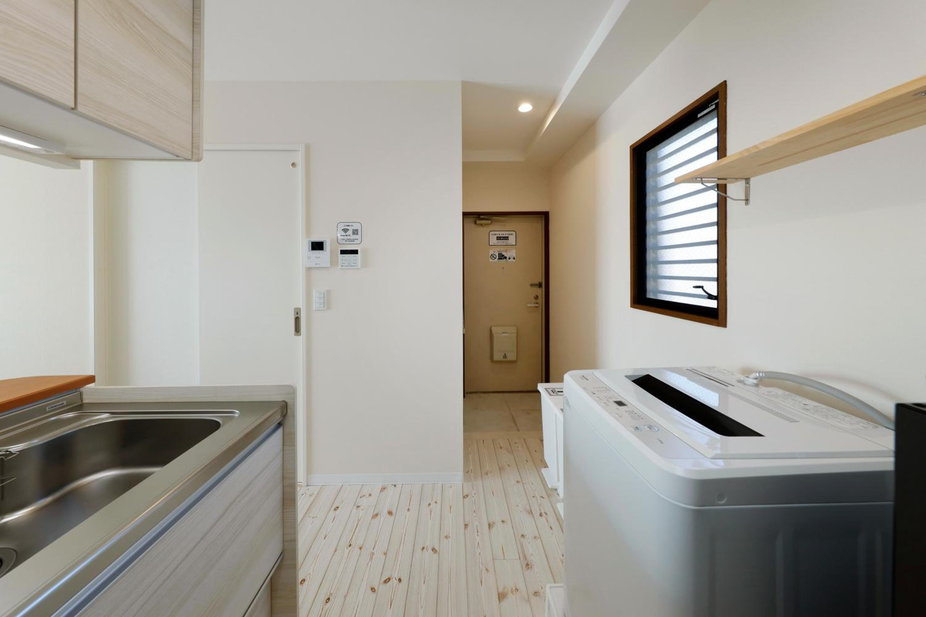 Shimoshinmei Apartment 301 by Tranova