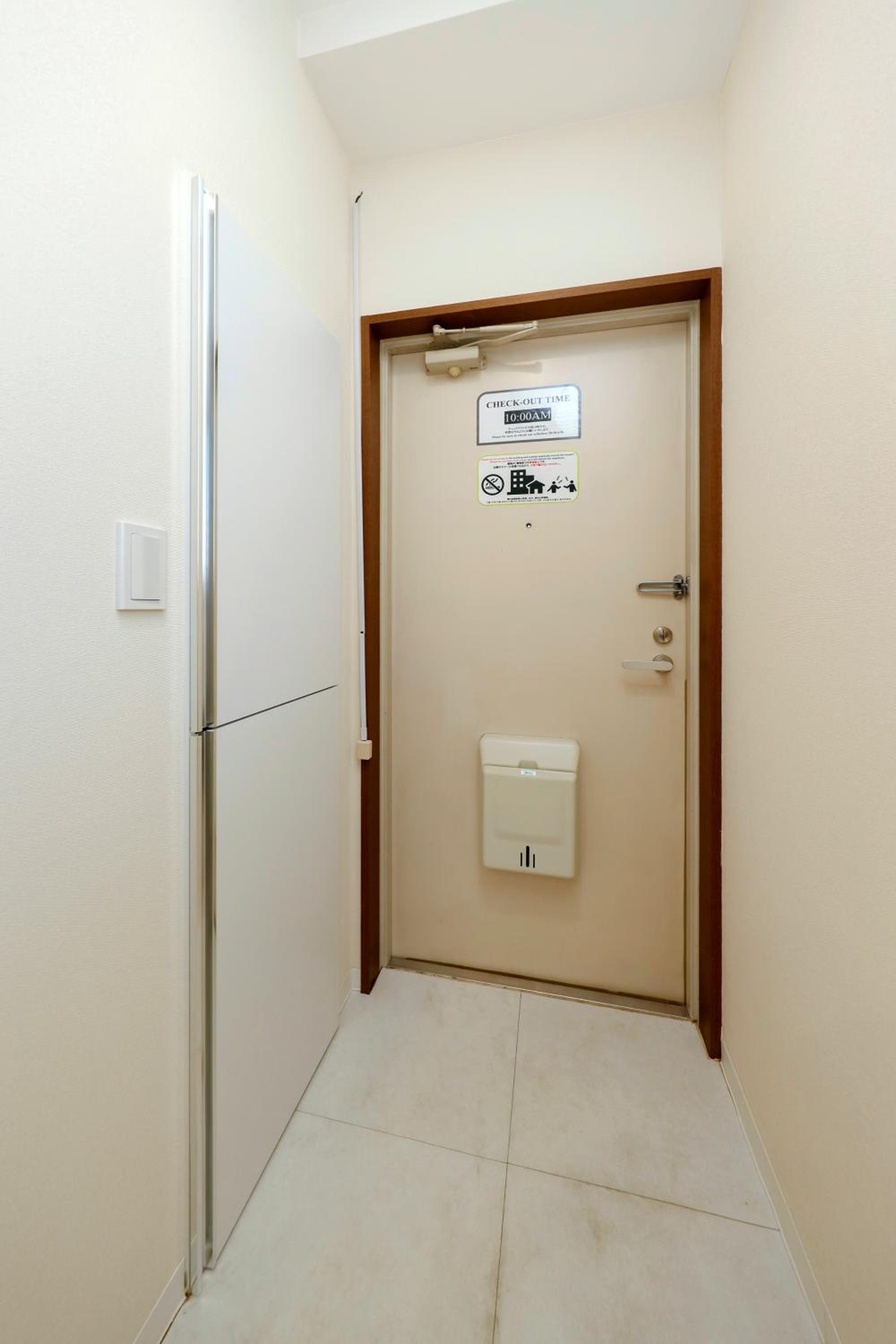 Shimoshinmei Apartment 301 by Tranova