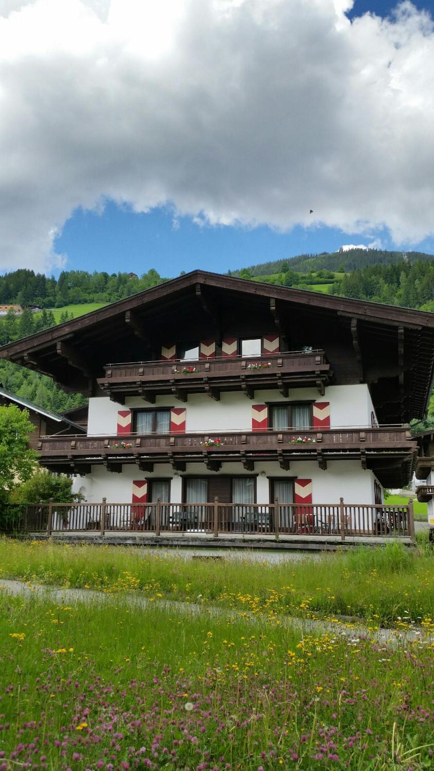 Bhome Gästehaus b&b / Apartments