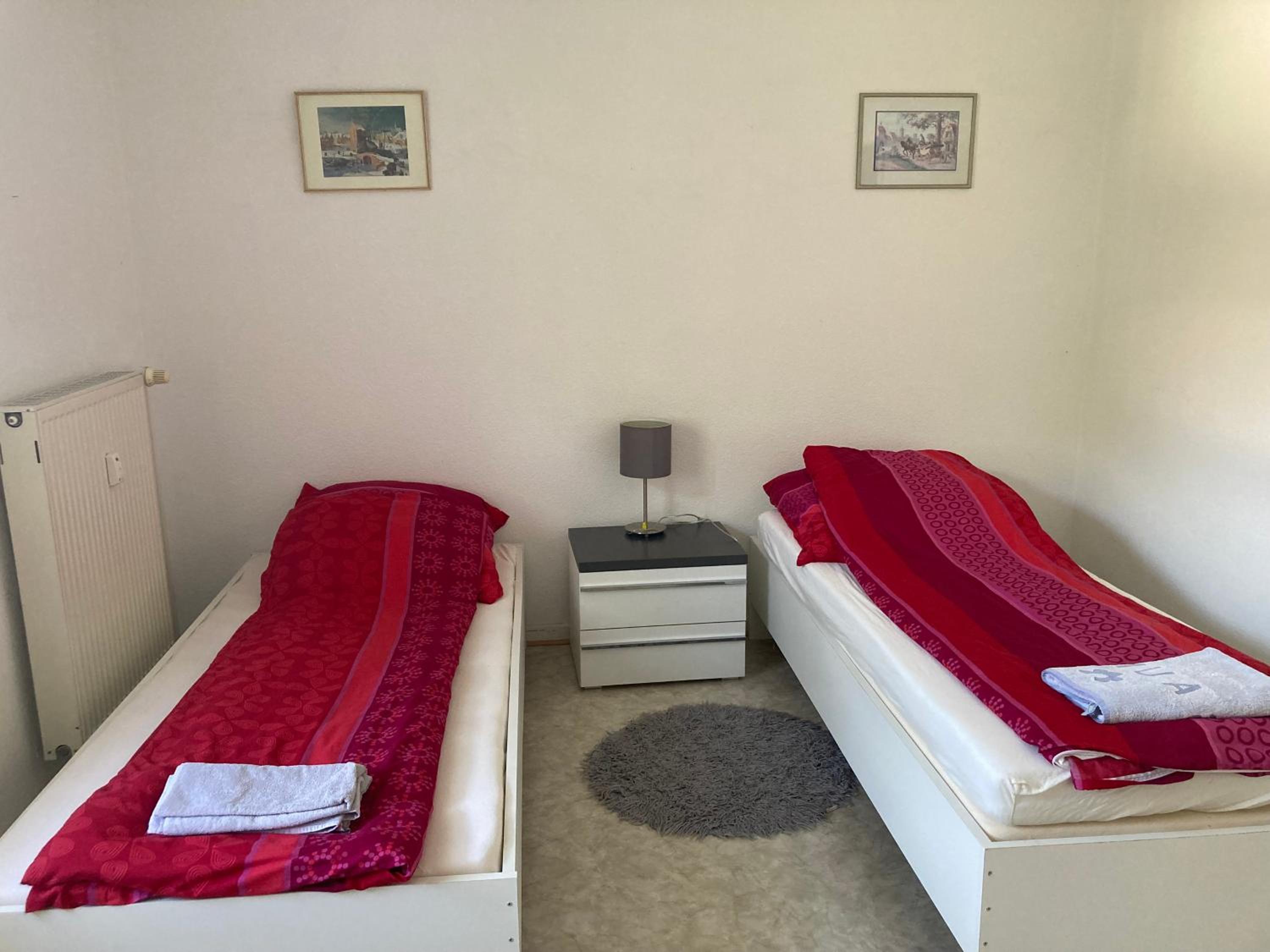 Self check in Apartment 42 m Schlafzimmer eigenes Badezimmer mit Badewanne Kochecke mit Esszimmer im Einfamilienhaus eigenes Badezimmer keine Ferienwohnung